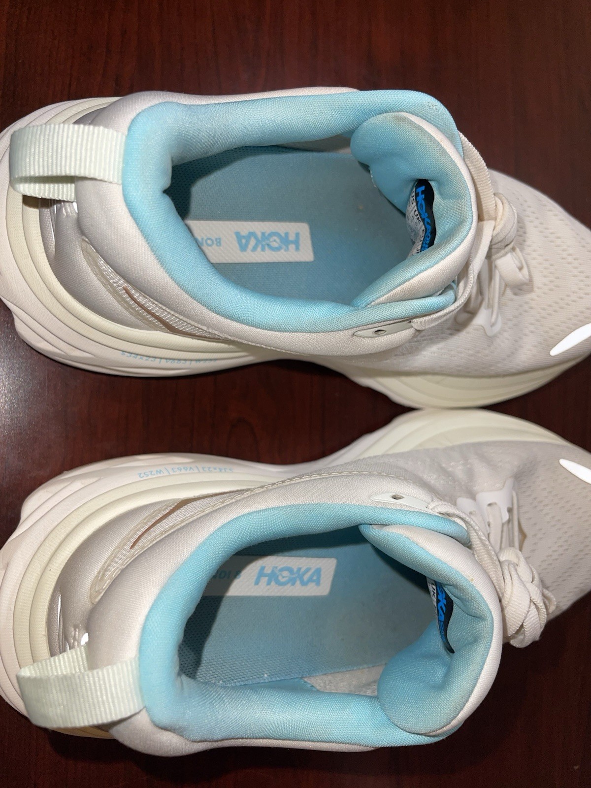Hoka One One 8B