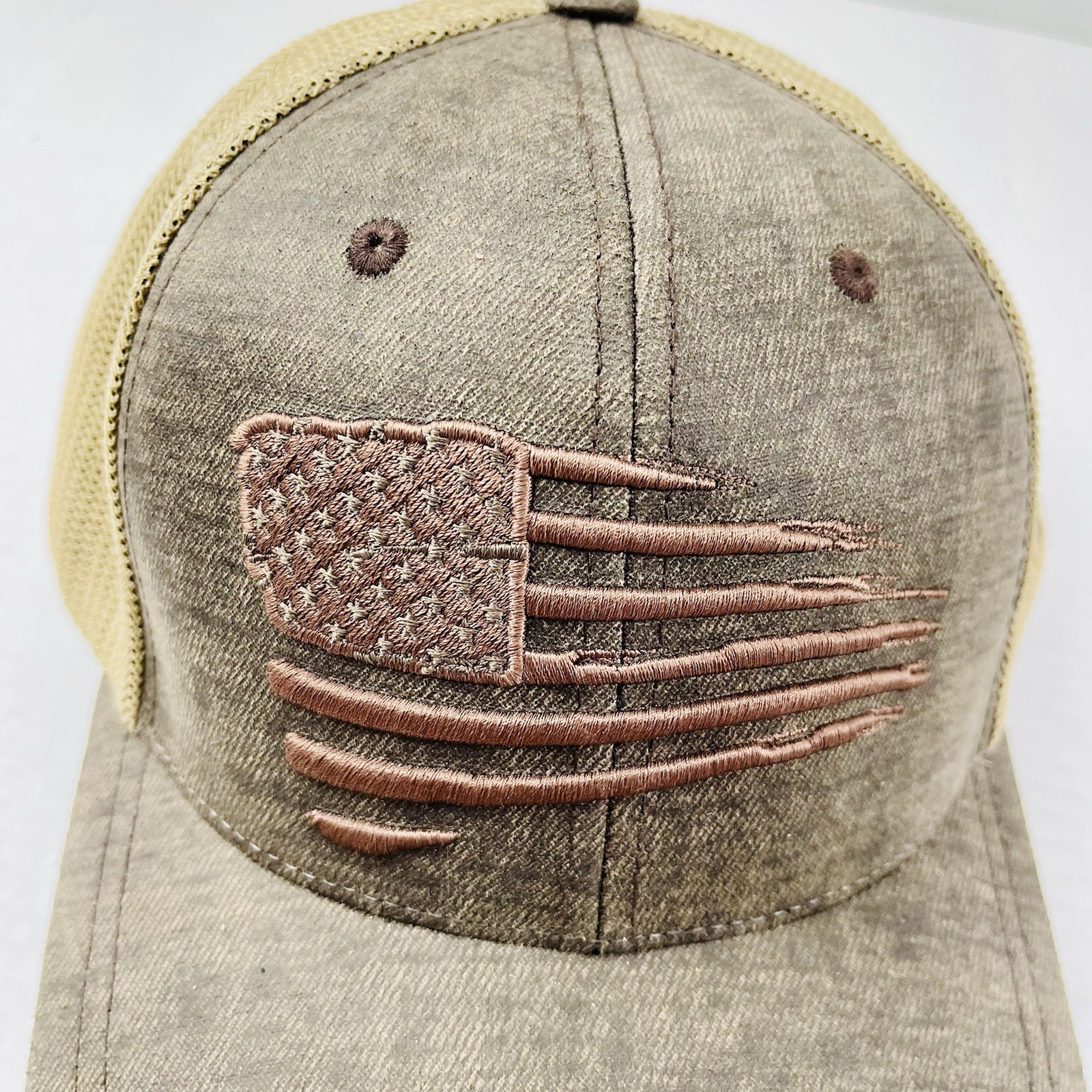 Ariat Snapback Flexfit 110 Men Trucker Cap Hat Brown Mesh Patriot Embroided Flag