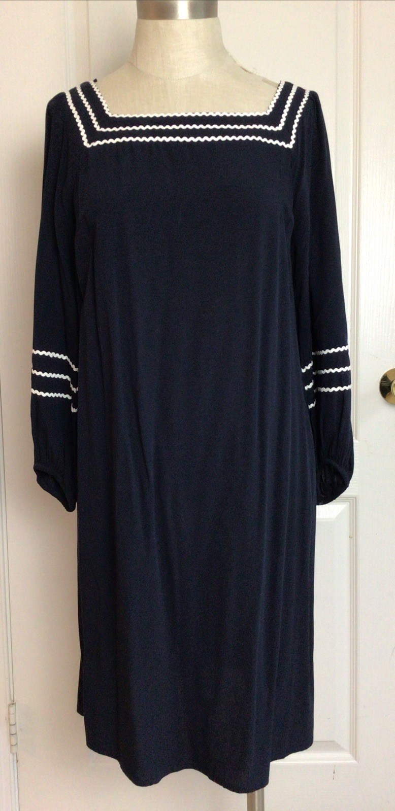 Ann Taylor loft Navy square neck Embroidered ￼White Trim 100% Viscose Dress S
