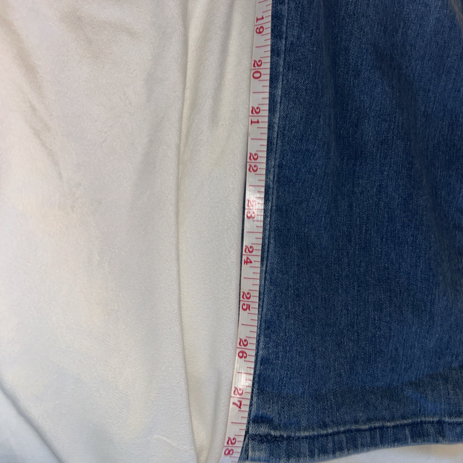 Woman’s Gloria Vanderbilt Amanda Jeans Size 10 P Short Blue Straight Leg