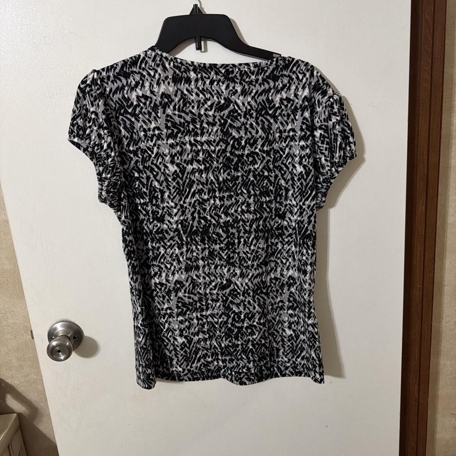 WORTHINGTON Woman Stretch Size L KNIT BLOUSE TOP Short Sleeves V-NECK Black Gray