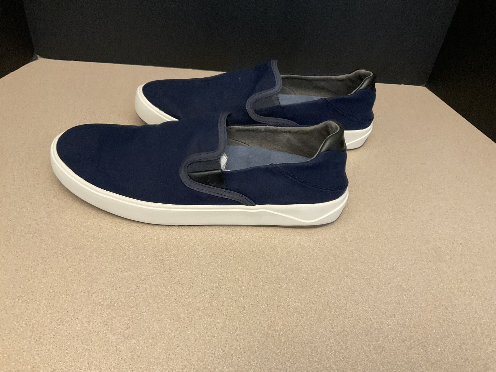 Mens OluKai Lae Ahi Navy Casual Comfort Slip On Shoes. Size 10. Great Condition!