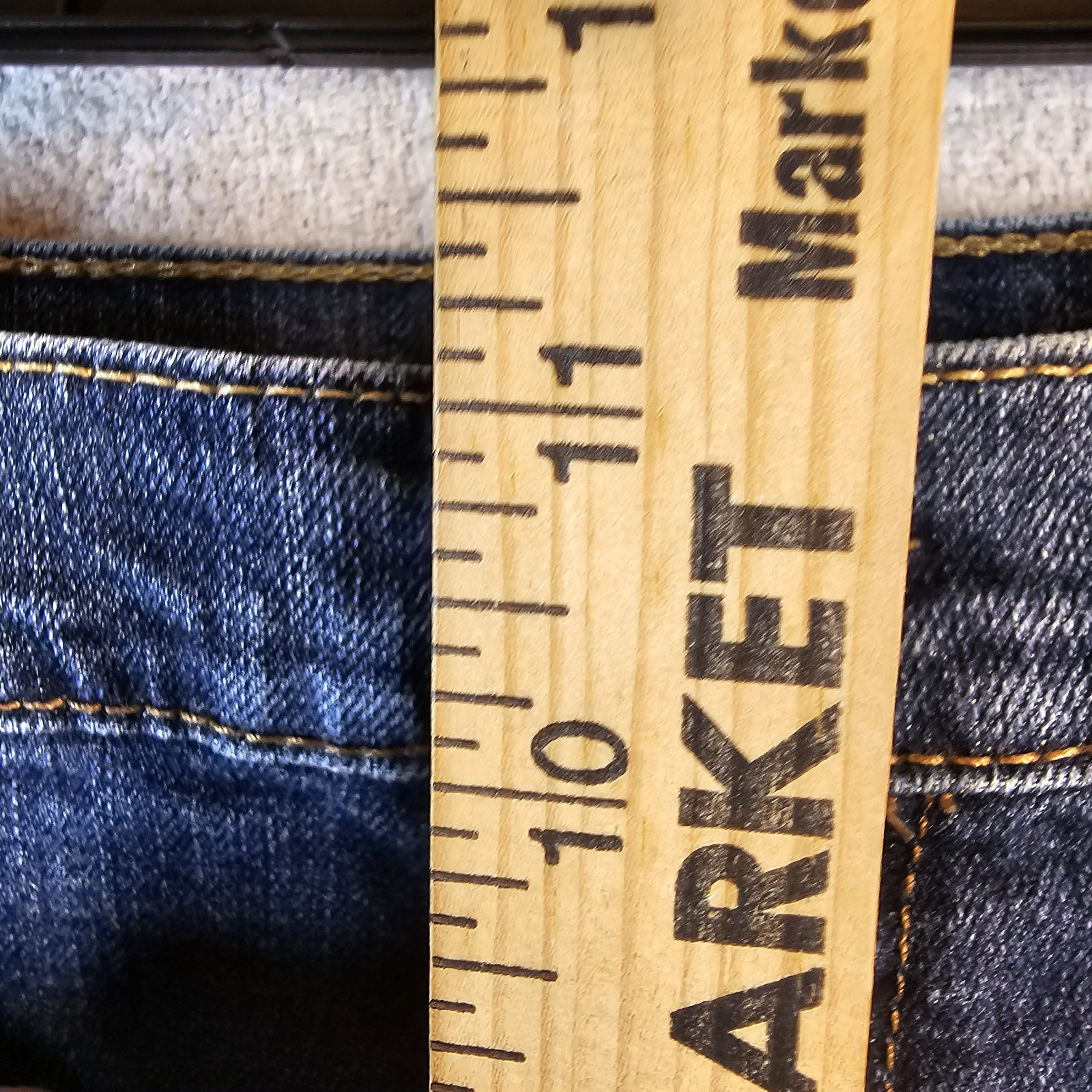 Levi’s 569 Loose Straight Fit Jeans Blue Denim Meas. 35×30 (Tagged as 32×32)