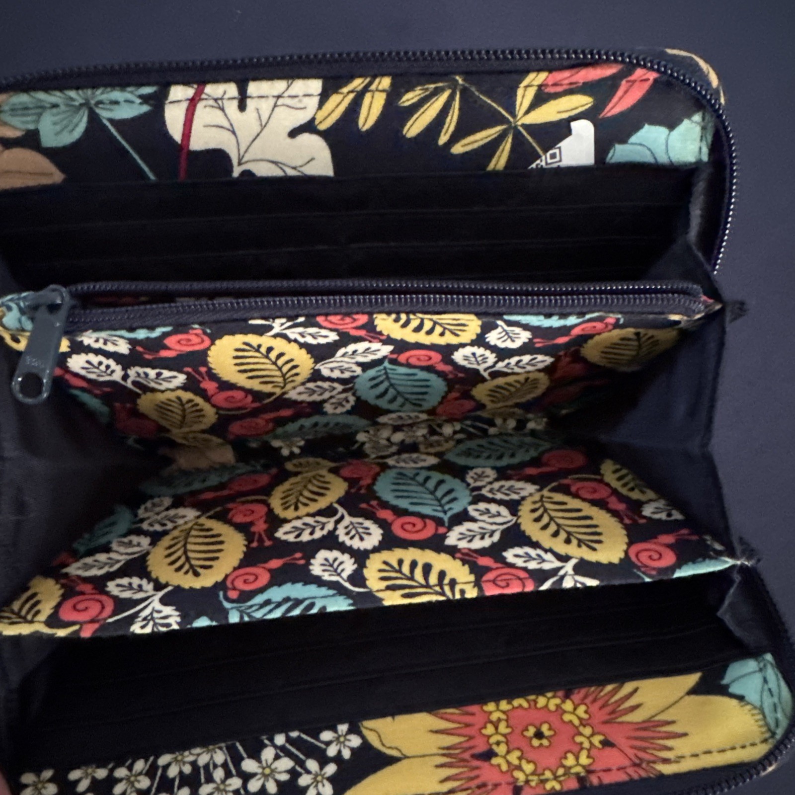 Vera Bradley Wallet in Retired Happy Snails – 8″x5″ Zip Around Accordion Wallet