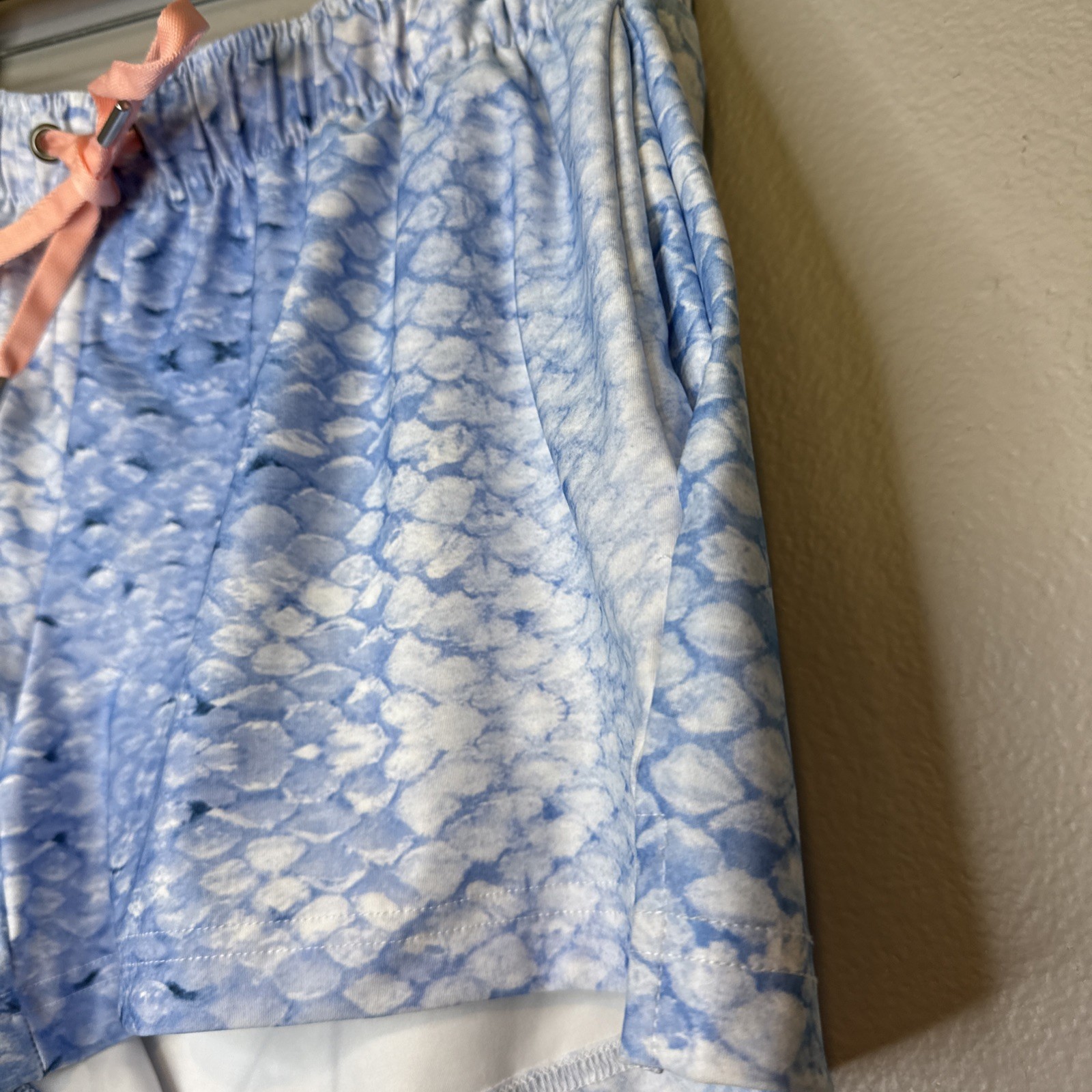 Reel Skipper Board Shorts Size LARGE Fish Scales Design