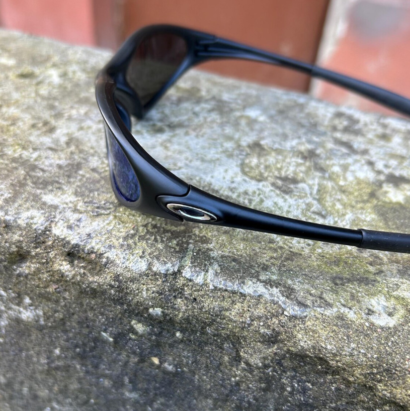 Vintage Oakley Minute Sunglasses Black Frame Blue Lenses Y2K Gorpcore