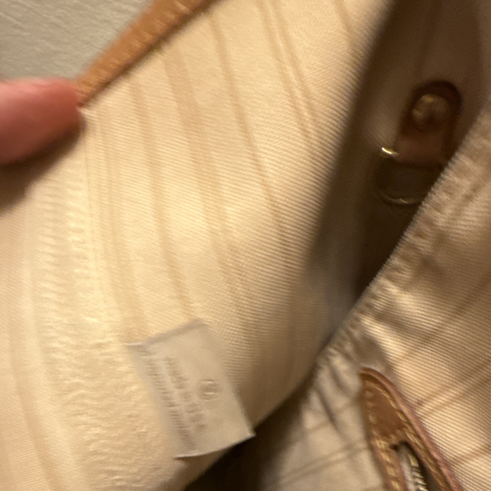 Louis Vuitton Damier Beige Tote Bag Logo Accents Inner Pockets Gold Hardware