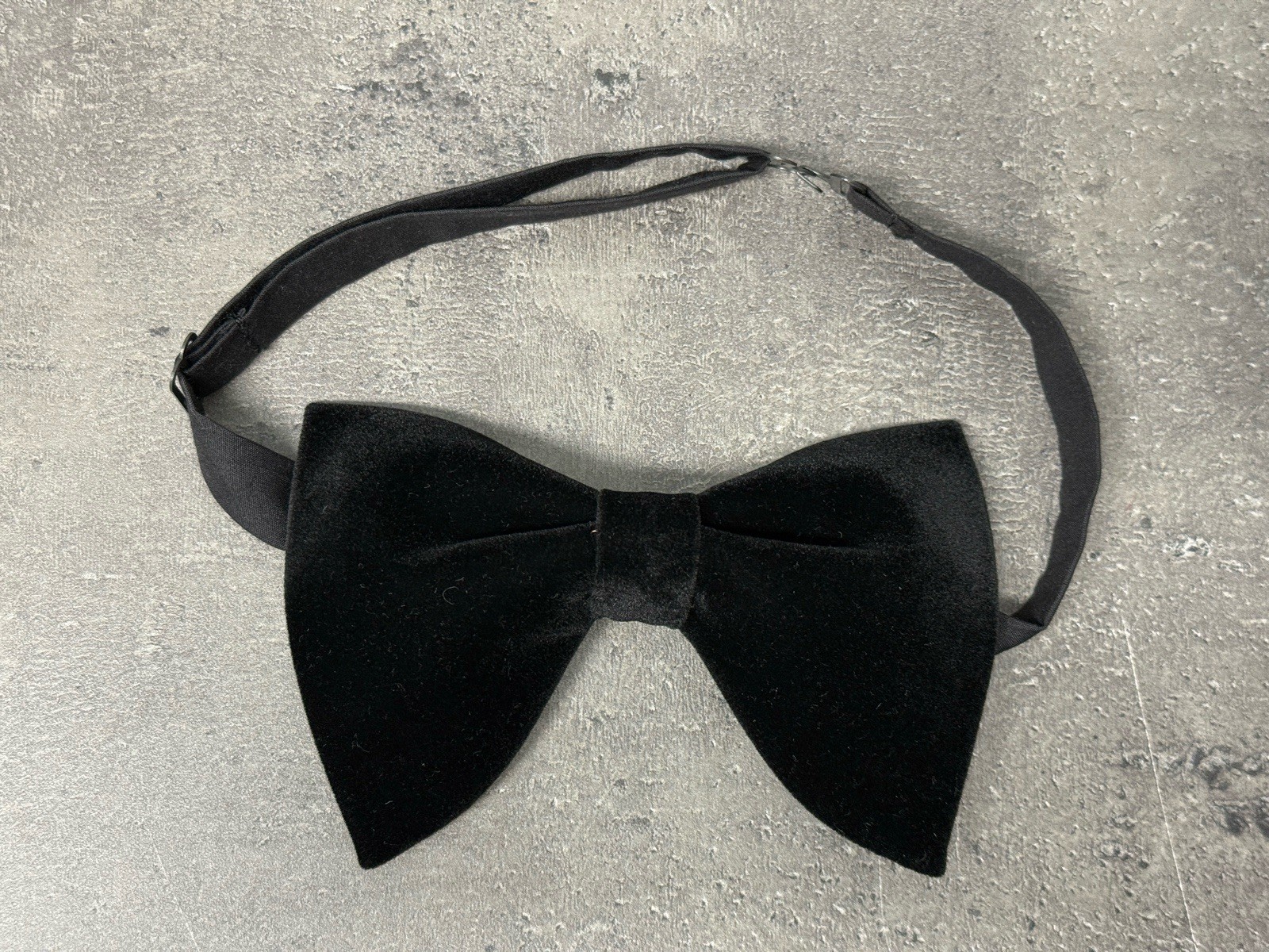 Handmade Black Velvet Bow tie Vintage style 70`s Bowtie Pretied Formal Prom