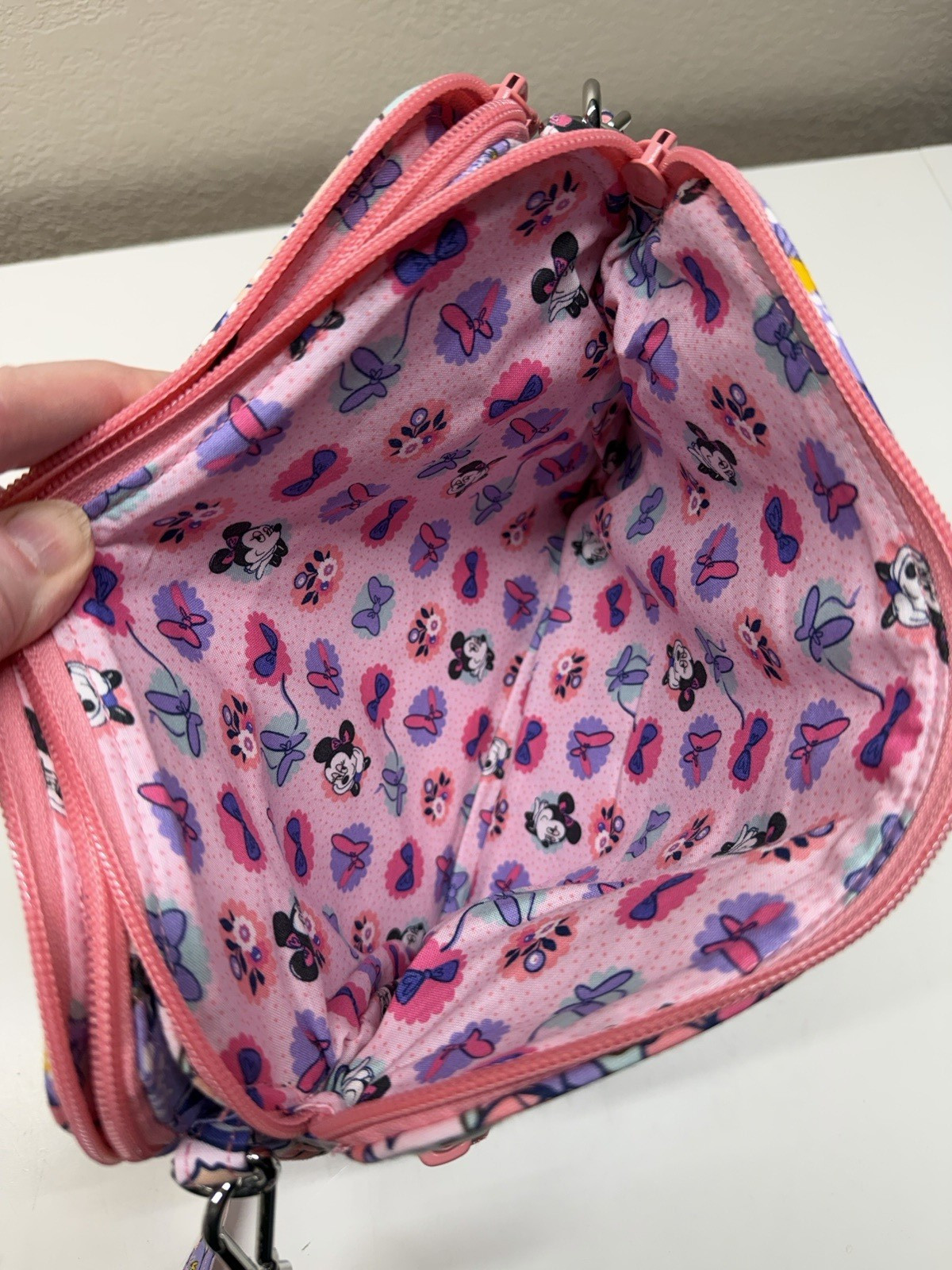NWOT Vera Bradley Disney Minnie’s Garden Party Triple Compartment Crossbody Bag