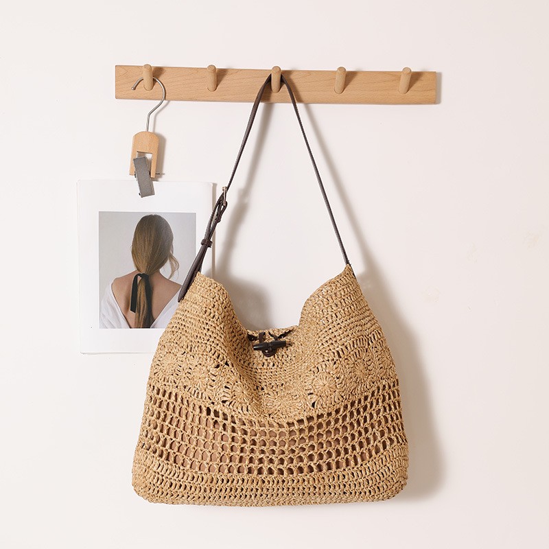 New Fashion Large Capacity Shoulder Tote Straw Bag Hollow Flower Woven Beach