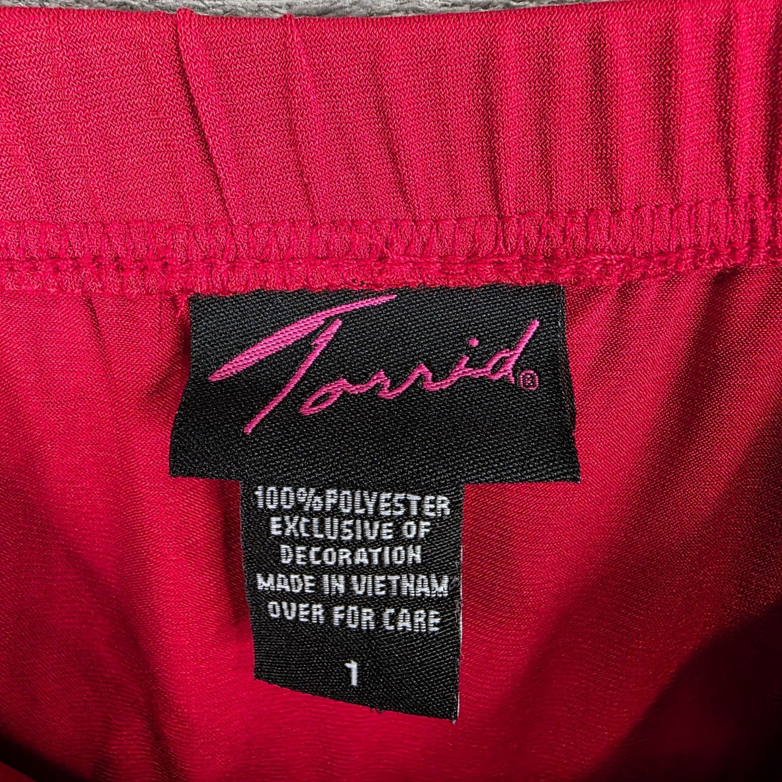 Womens Torrid Red Sequin Trim Sleeveless Top Polyester Spandex Stretch Size 1