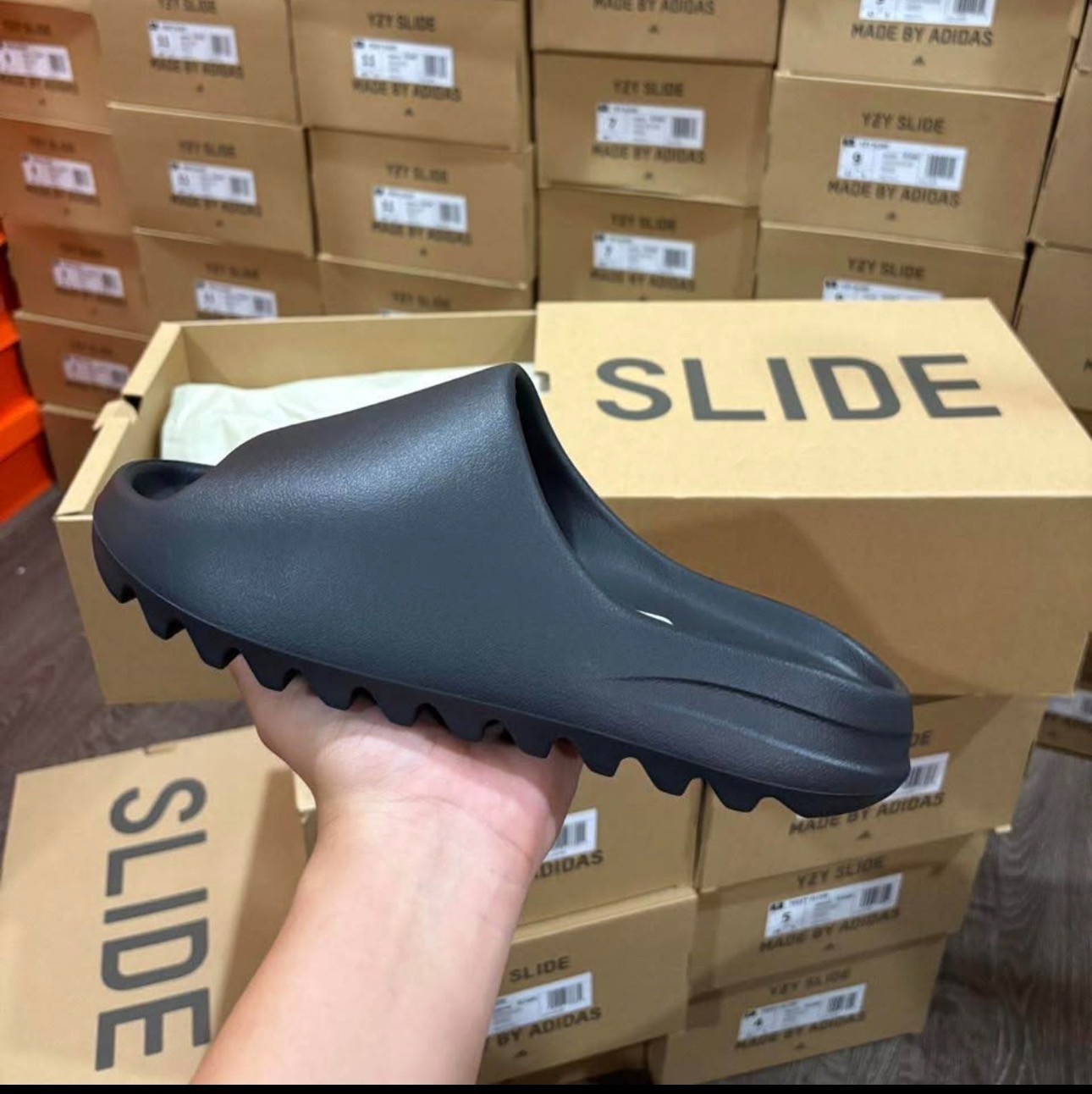 yeezy slides onyx size 6-12 Fast Shipping