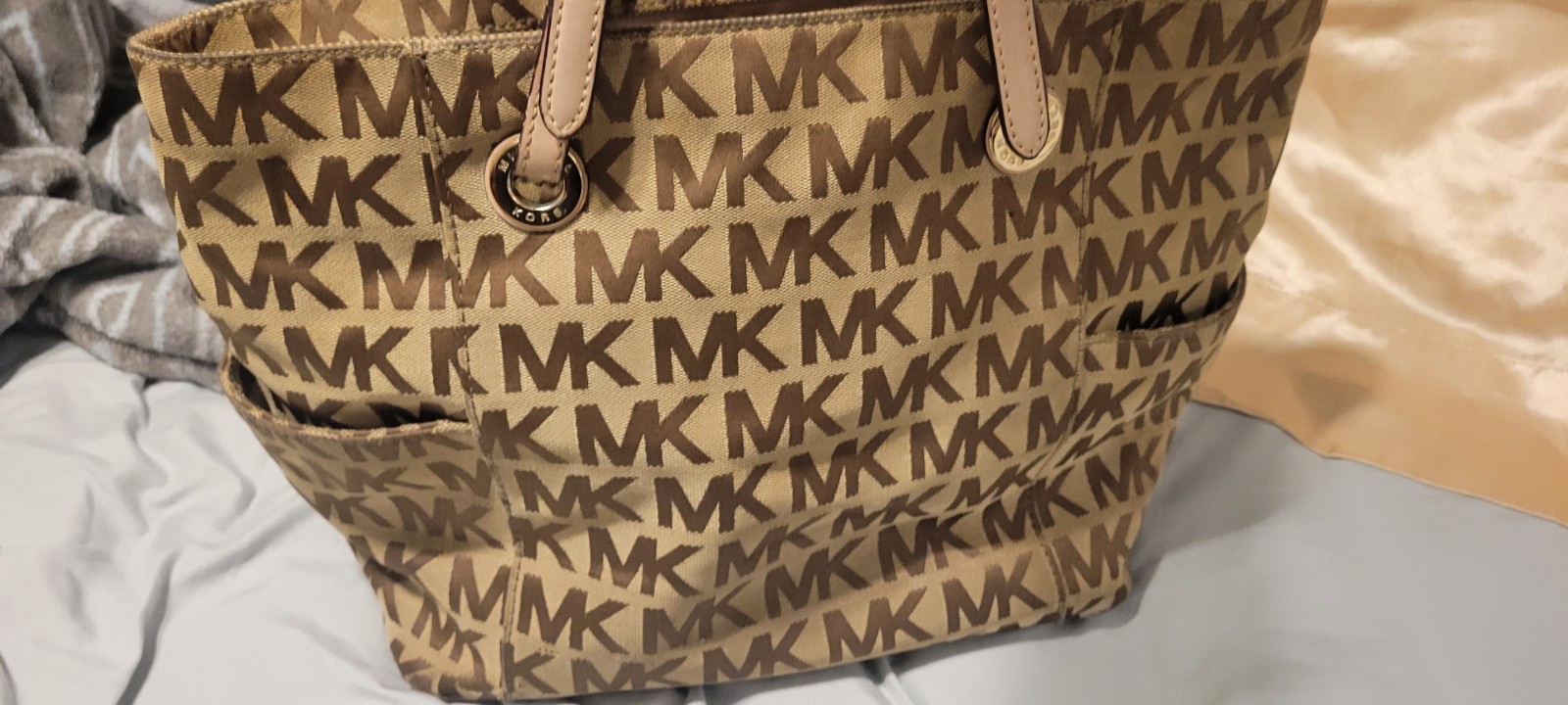 Michael Kors Logo Monogram Large Tote Zip Top Tan/Brown Lined Pockets Charm