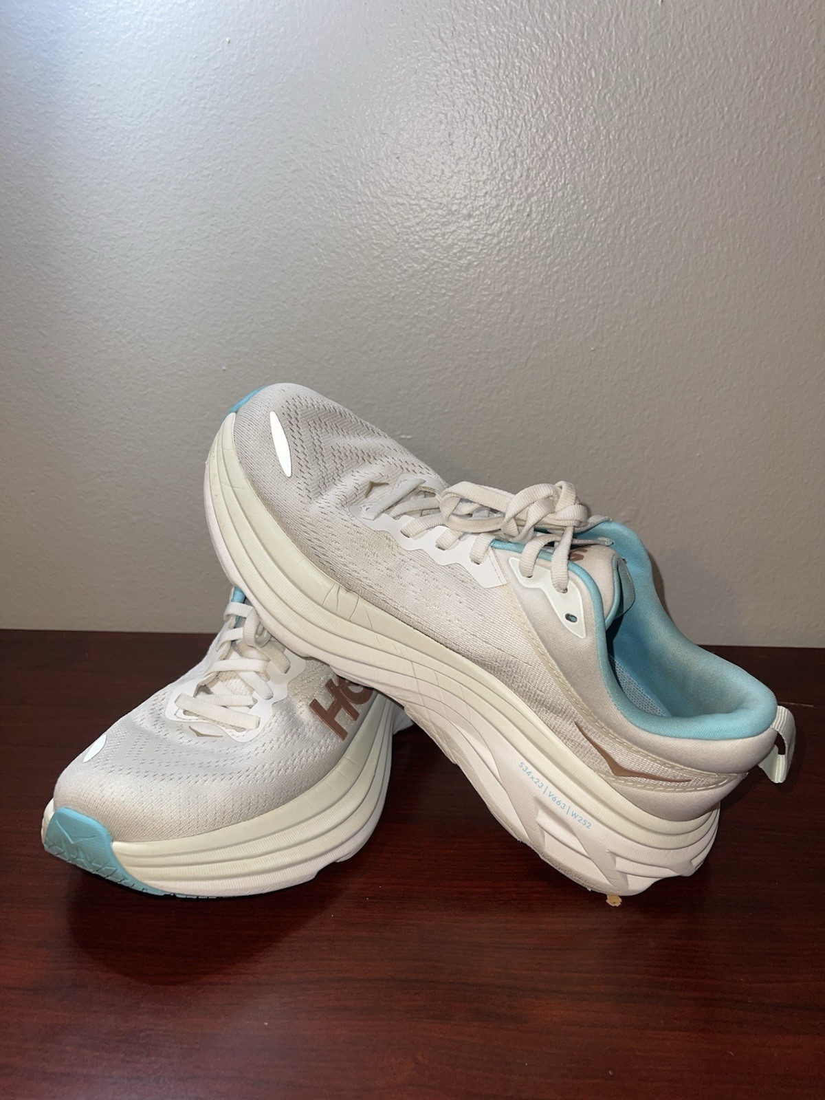Hoka One One 8B