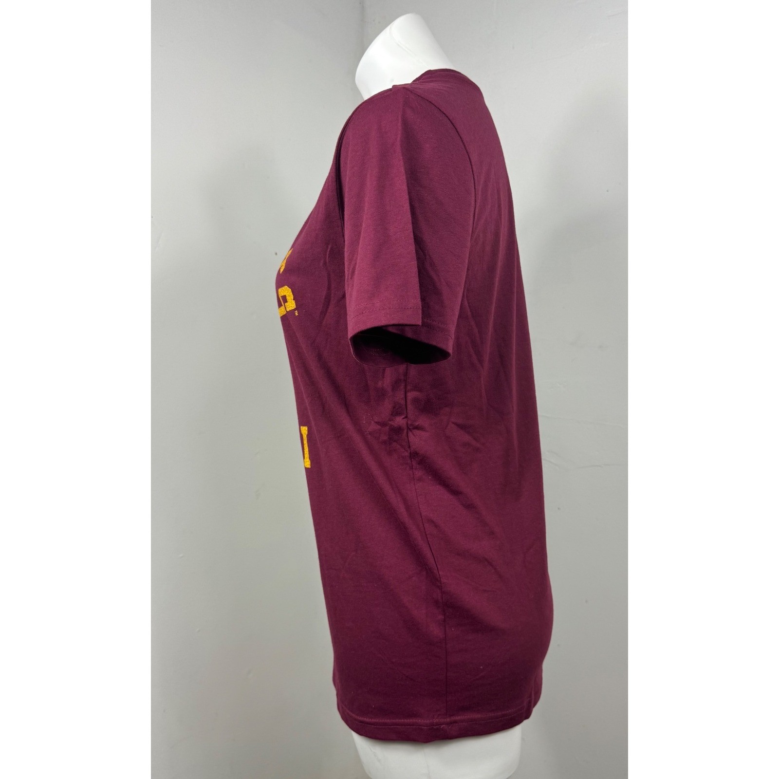 Harry Potter Hogwarts Alumni T-Shirt Maroon Burgundy Graphic Tee Medium
