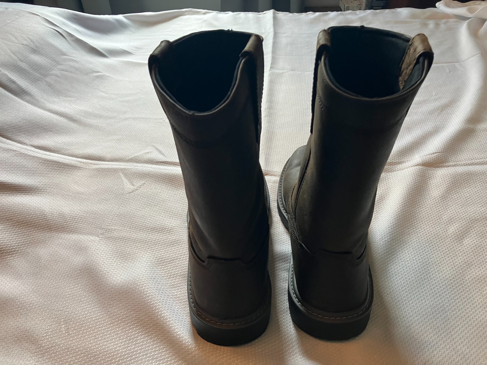 Men’s Wolverine leather pull up work boots, sz 10, worn 3 times.