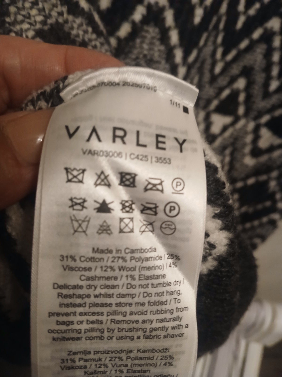 New with tags, Varley sweater charcoal and white , size medium, soft touch