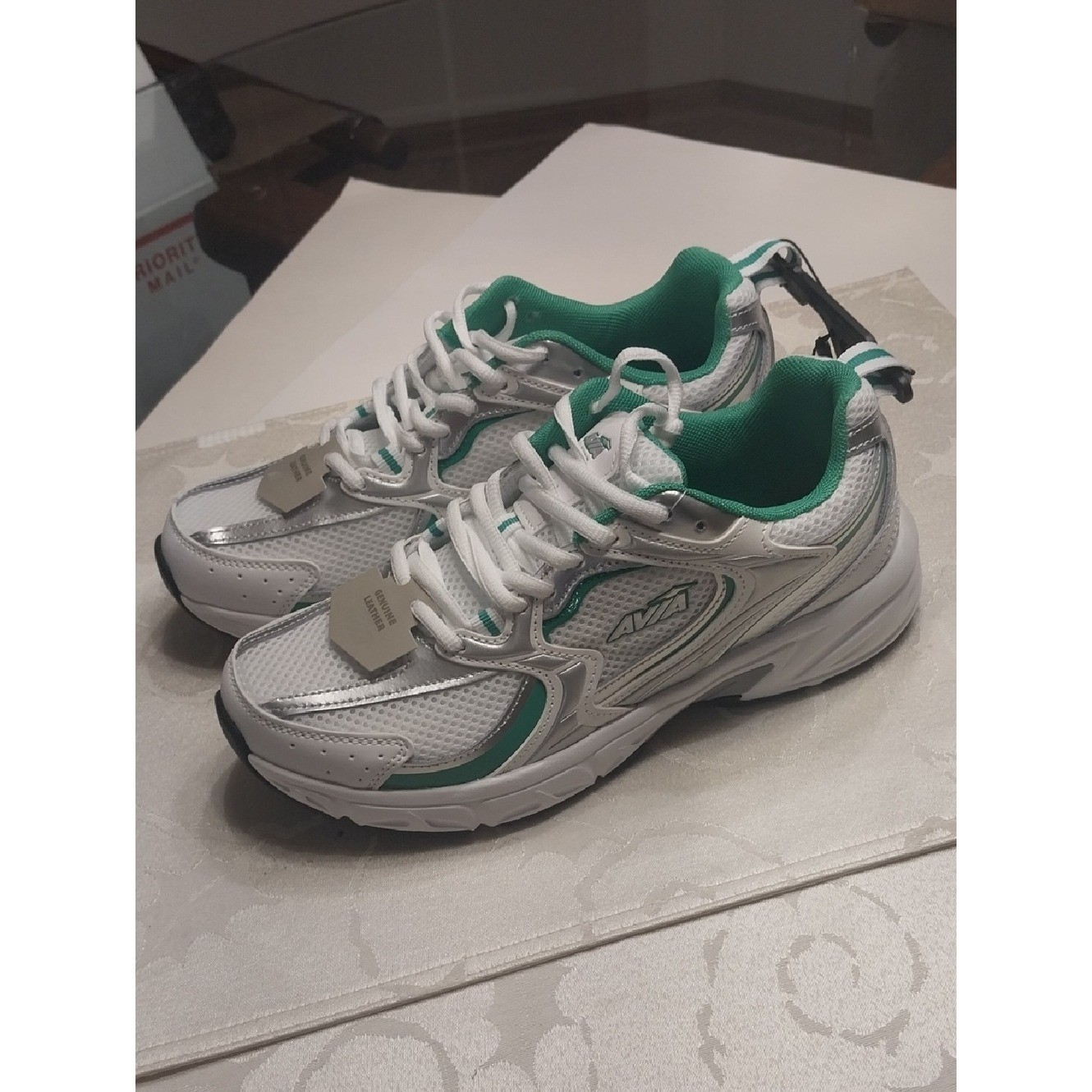 Avia NWT Women’s 5000 Performance Sneakers Size 9.5 M Green White Leather Mesh