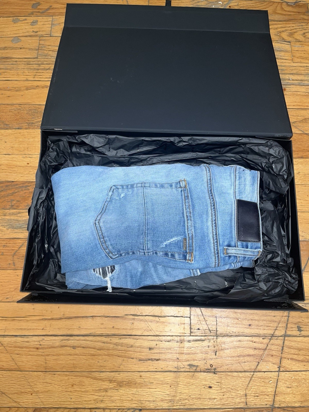 AMIRI Men’s Light Wash Distressed Skinny Slim Fit Blue Denim Jeans