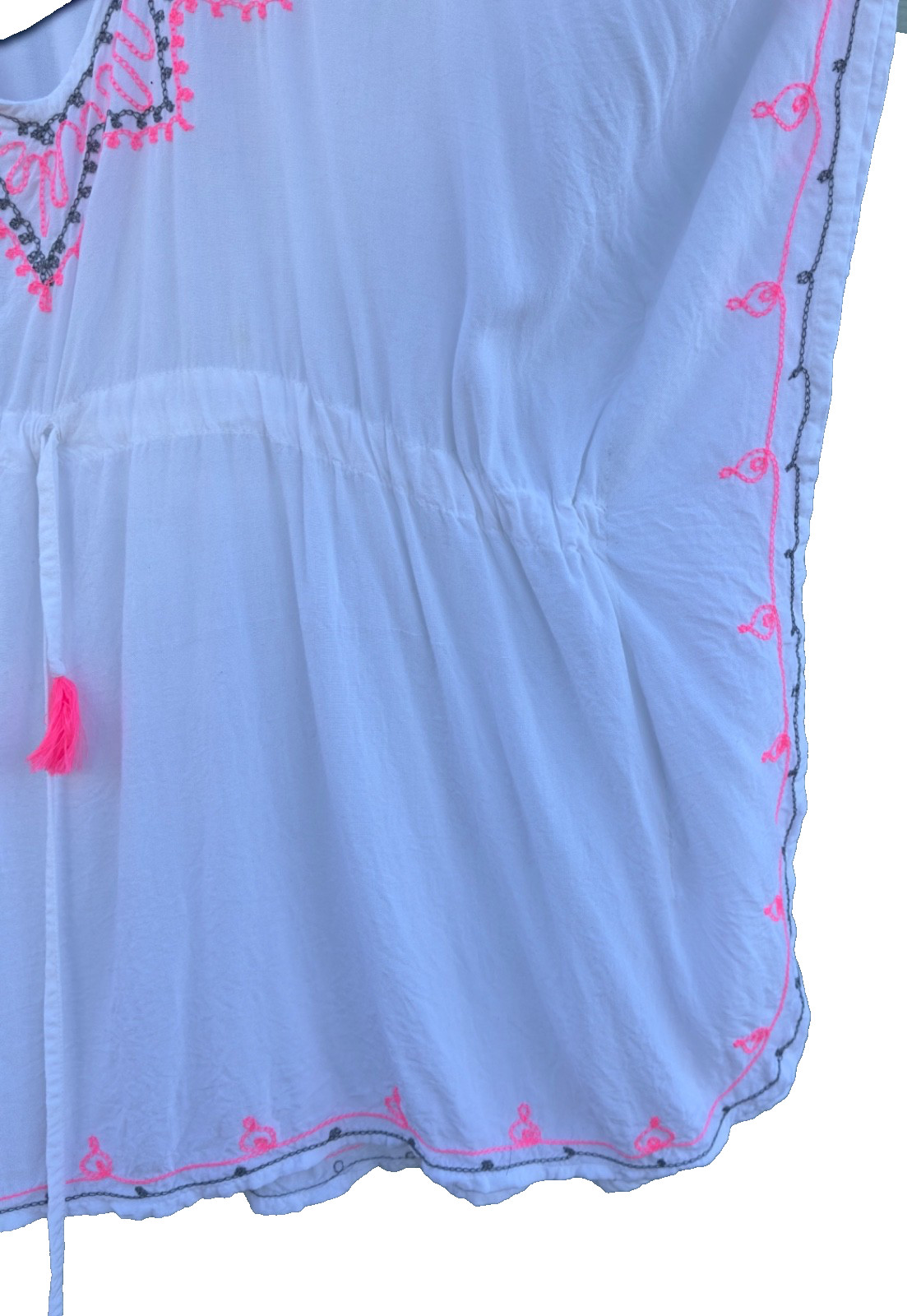 Omja World White Kaftan Top – Neon Pink Treble Clef & Black Swirl Embroidery OS