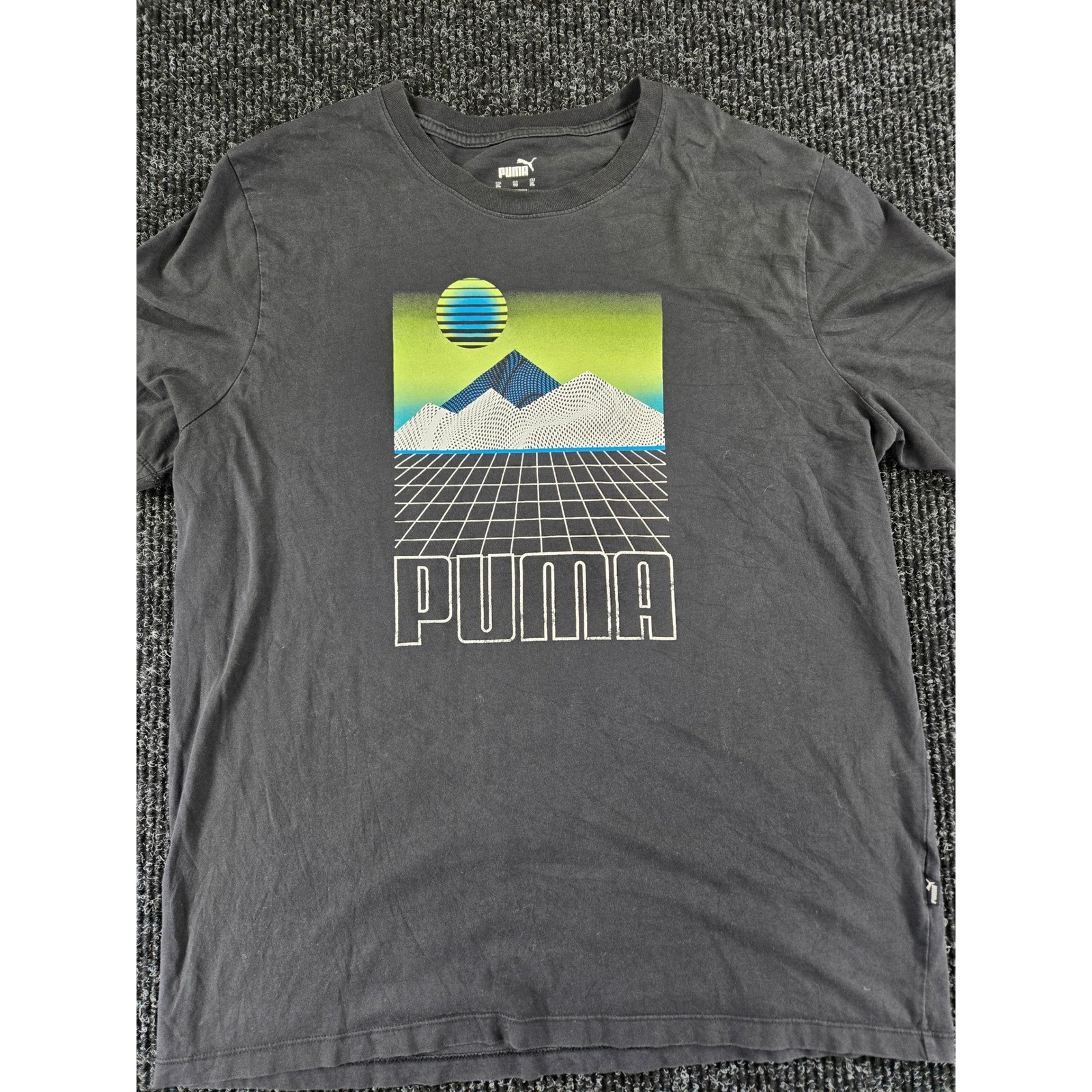 Puma Mens XL Black Graphic T-Shirt Retro Vaporwave Mountain Grid Print Tee