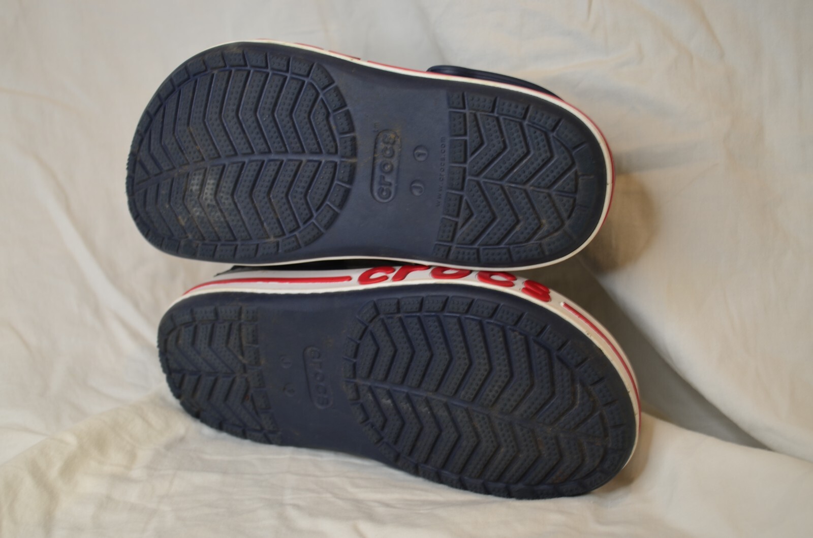 Crocs Bayaband Chevron Clogs Slip On Water NAVY/PEPPER Size J1