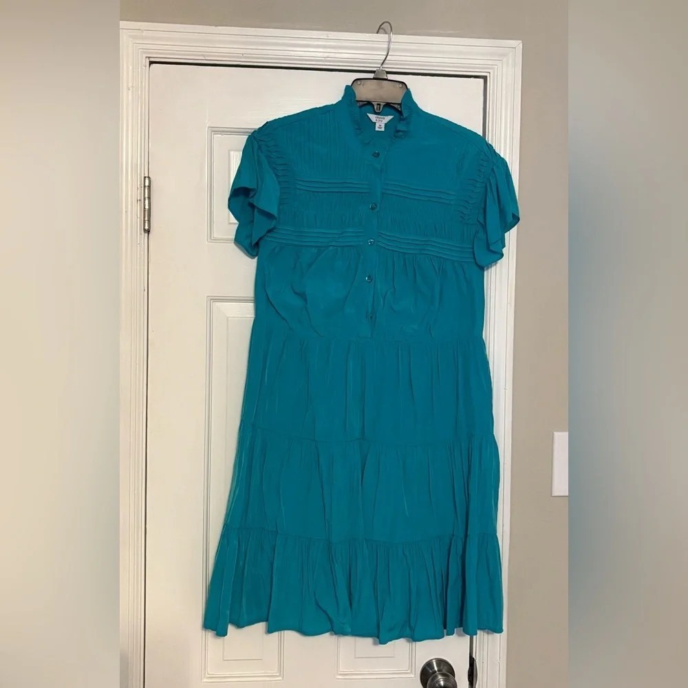 Crown & Ivy Teal Button top, short sleeve dress size M Ruffle details