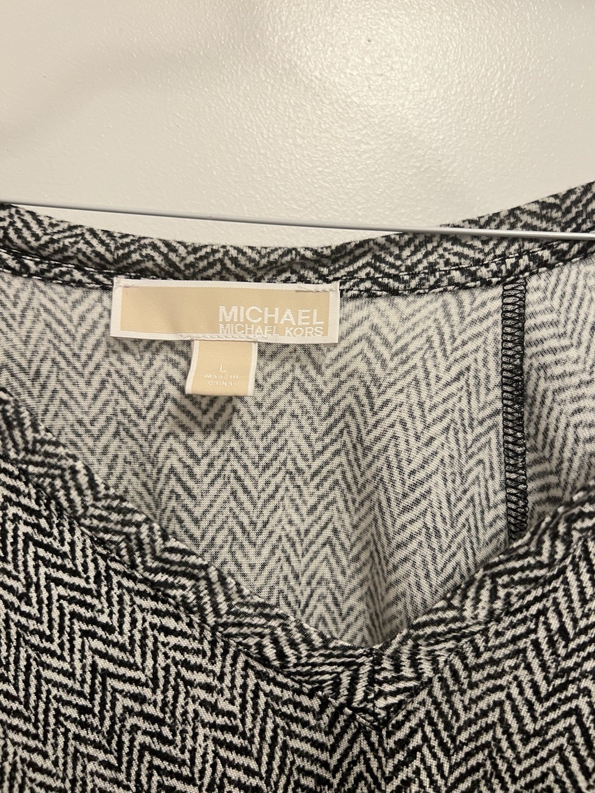 MICHAEL Michael Kors Women’s L Black/White Herringbone V-Neck 3/4 Blouse