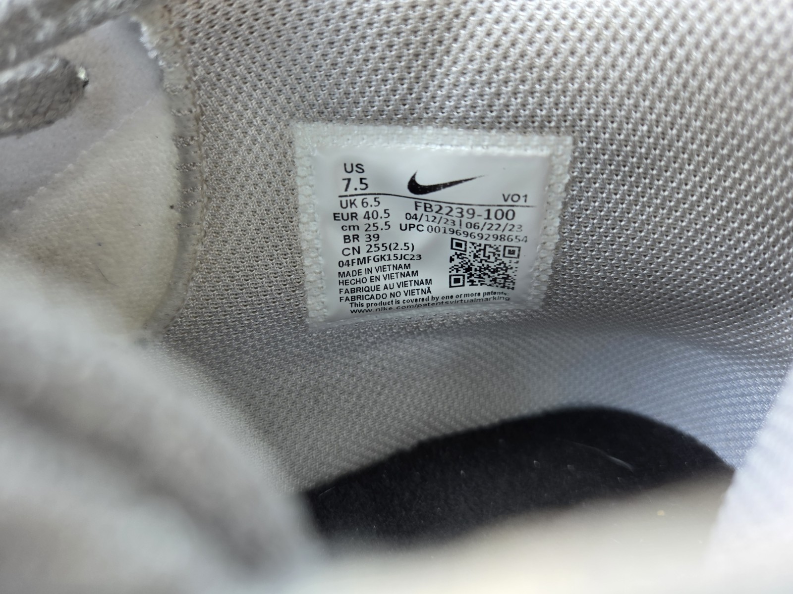 Nike LeBron Witness 8 Men’s Mid Top Basketball Sneakers Mesh FB2239-100