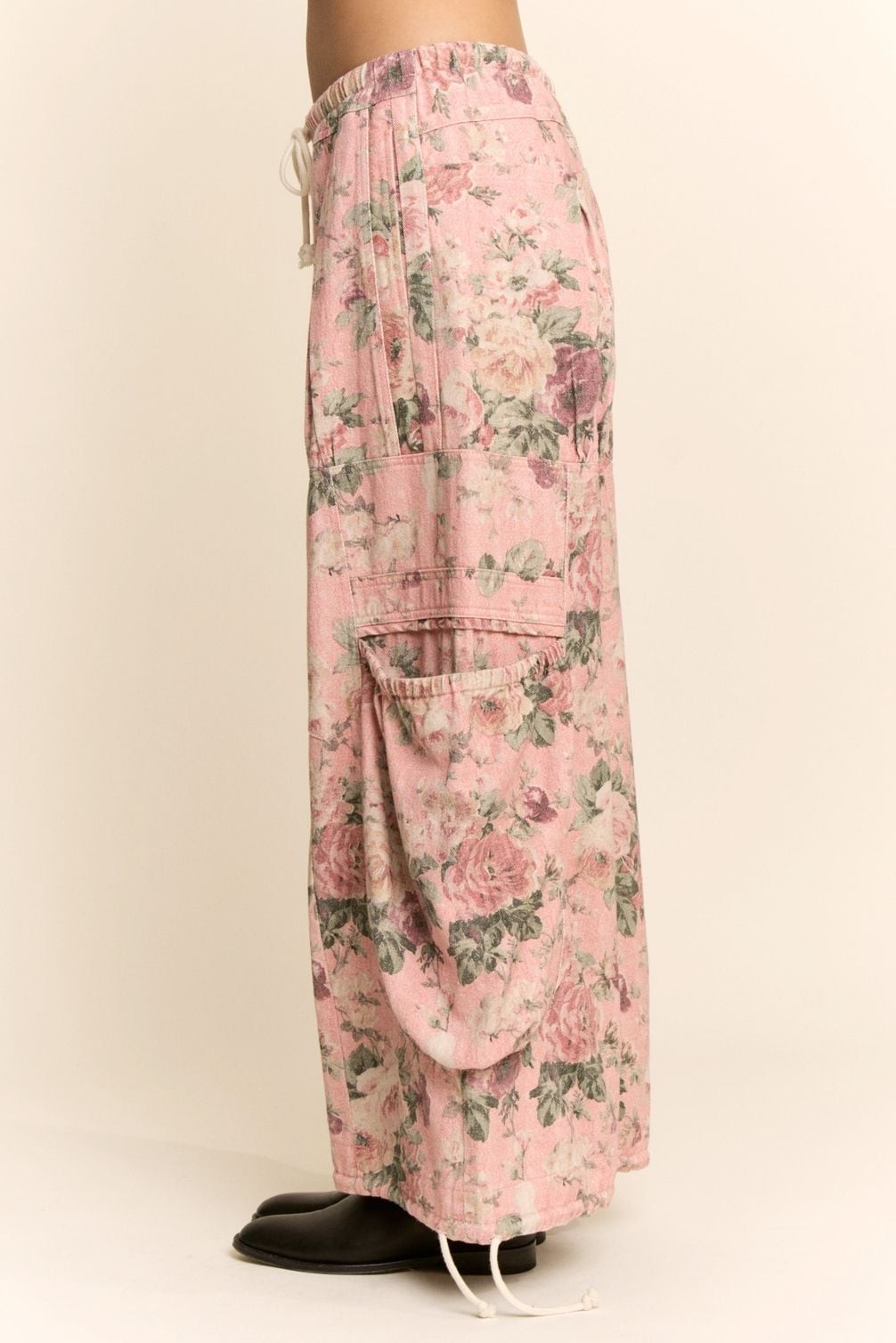Davi & Dani Cropped Pink Denim Floral Big Pocket Cargo Barrel Pants Size Large