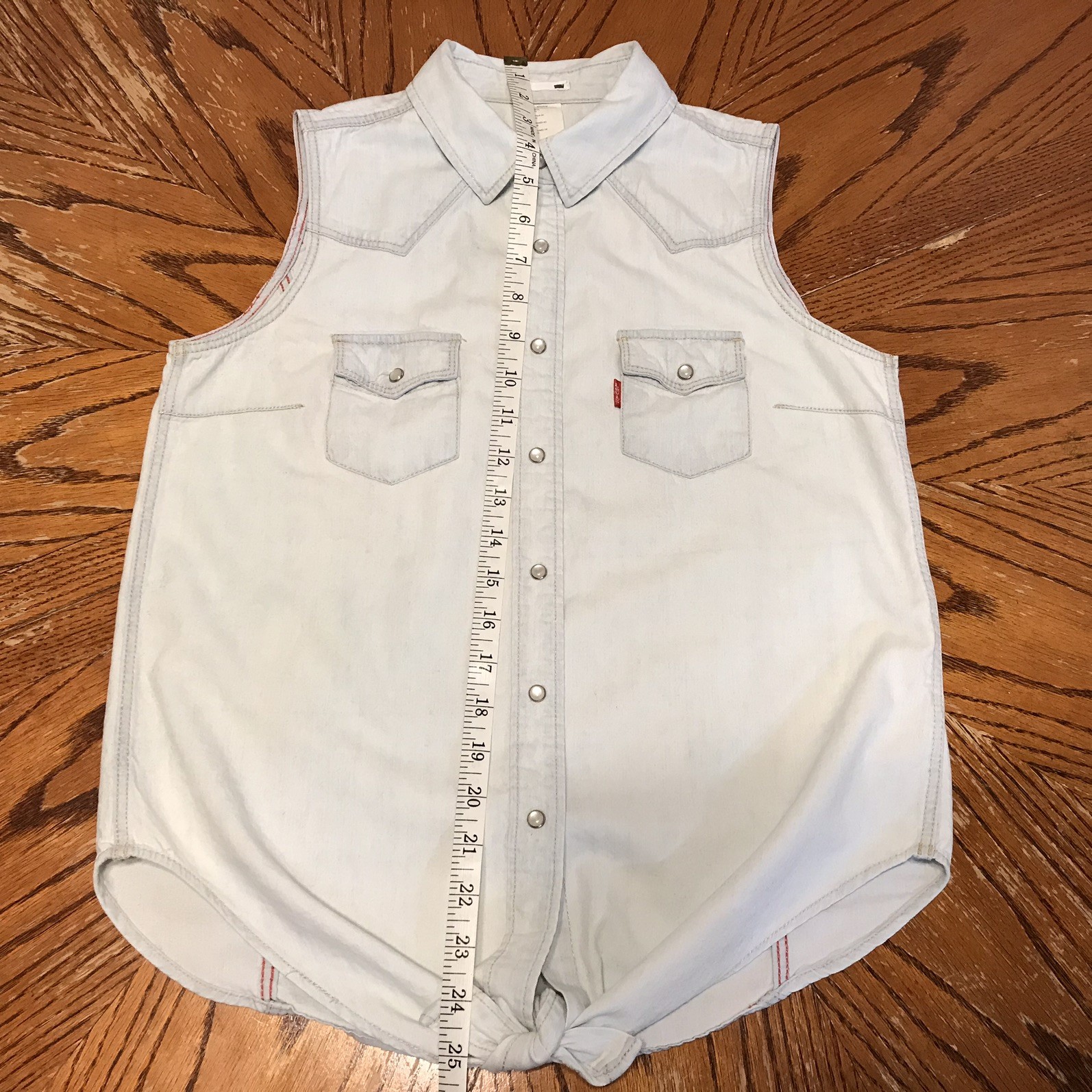 Levi’s Women’s Sleeveless Tie-Front Denim Shirt Pearl Snap Light Sky Blue Small