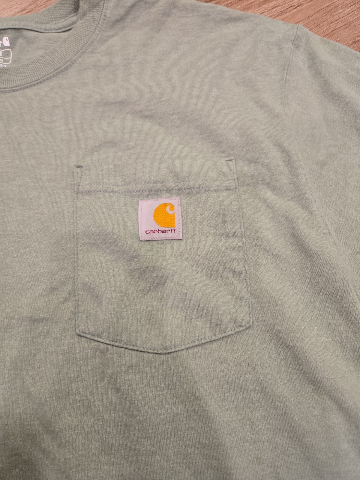 Carhartt Men’s T-Shirt size Large Loose Fit Short Sleeve w/ Pocket Dog Graphic