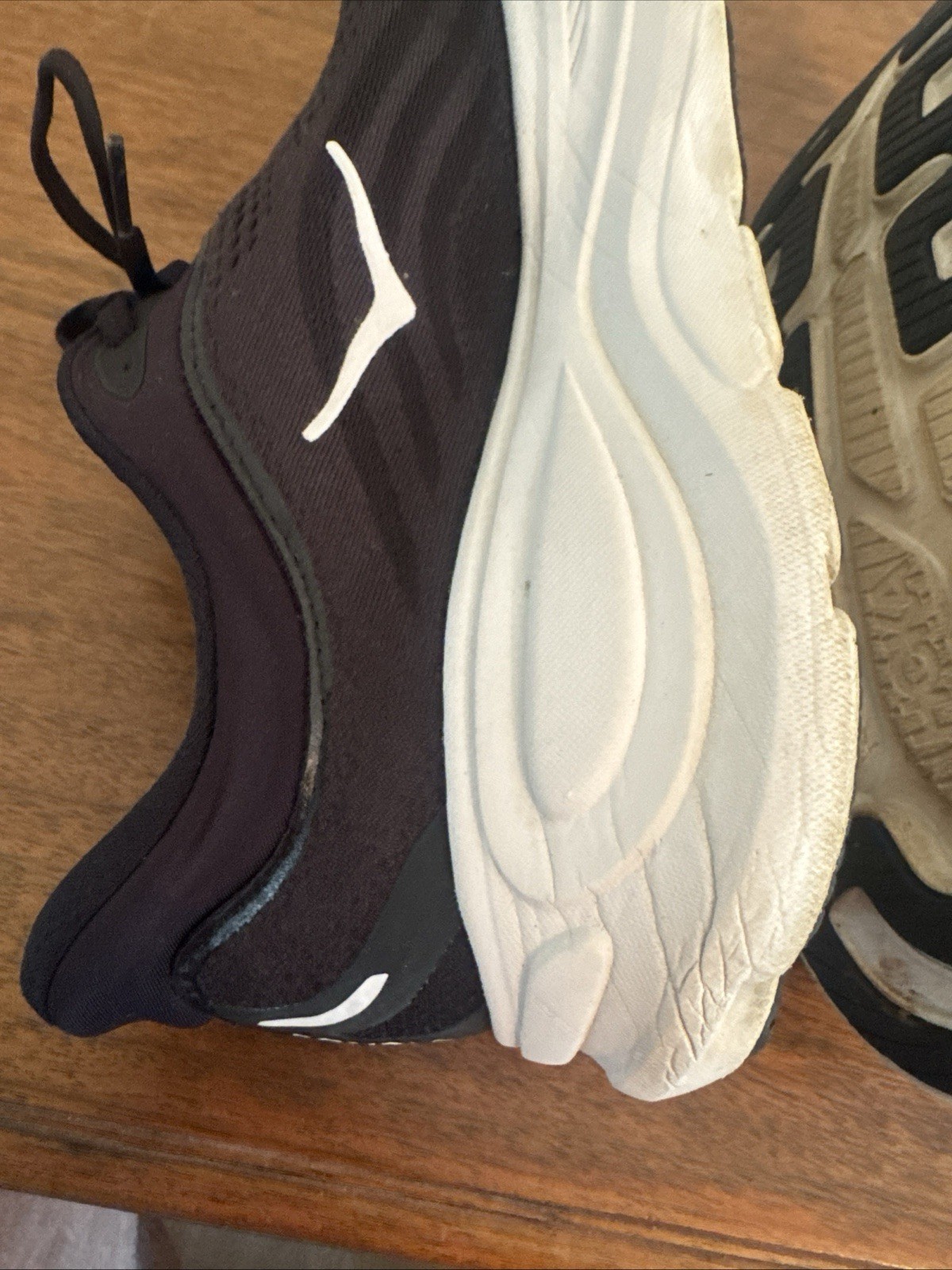 Hoka One One Bondi 9 BWHT White Black Running Shoes Sneakers Women’s Size 11B