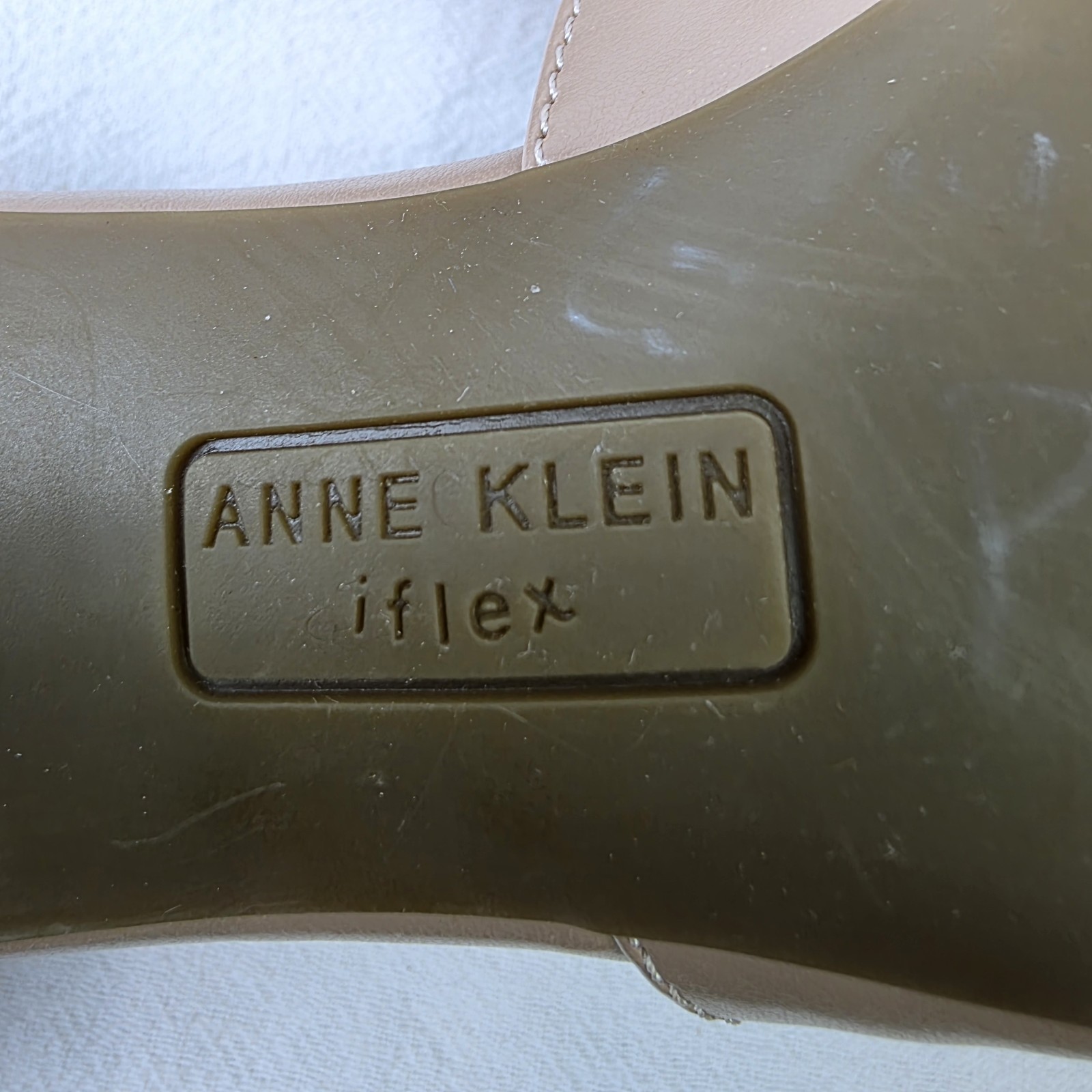 Anne Klein Iflex Fararia Size 9.5M Beige Minimalist Fashion Kitten Heel Pump