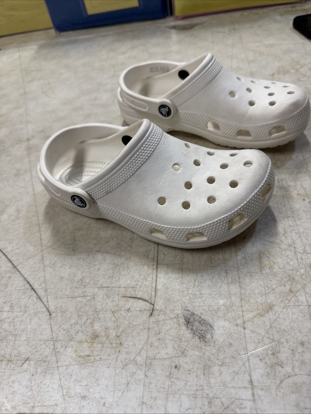 Crocs Classic Unisex Adult Men 4 Women 6 Comfortable Clogs Used | White