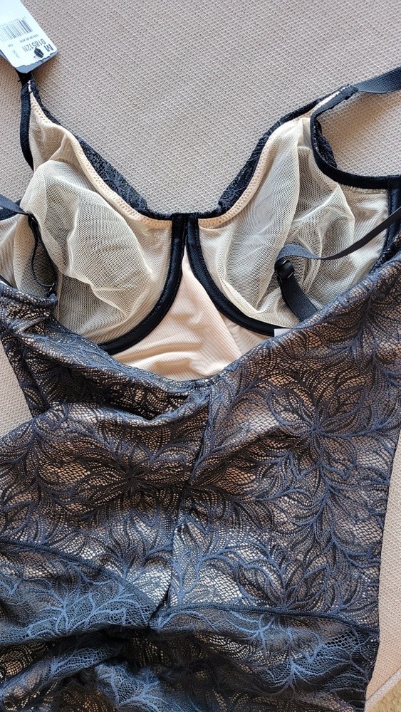 Leonisa Underwired Lace Shaping Smoothing Shapewear Bodysuit Medium Black – NWT