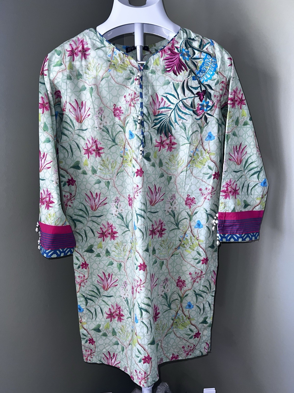 BTW Floral Printed Multi-Color Kurtas/Kurti for Women, Size S