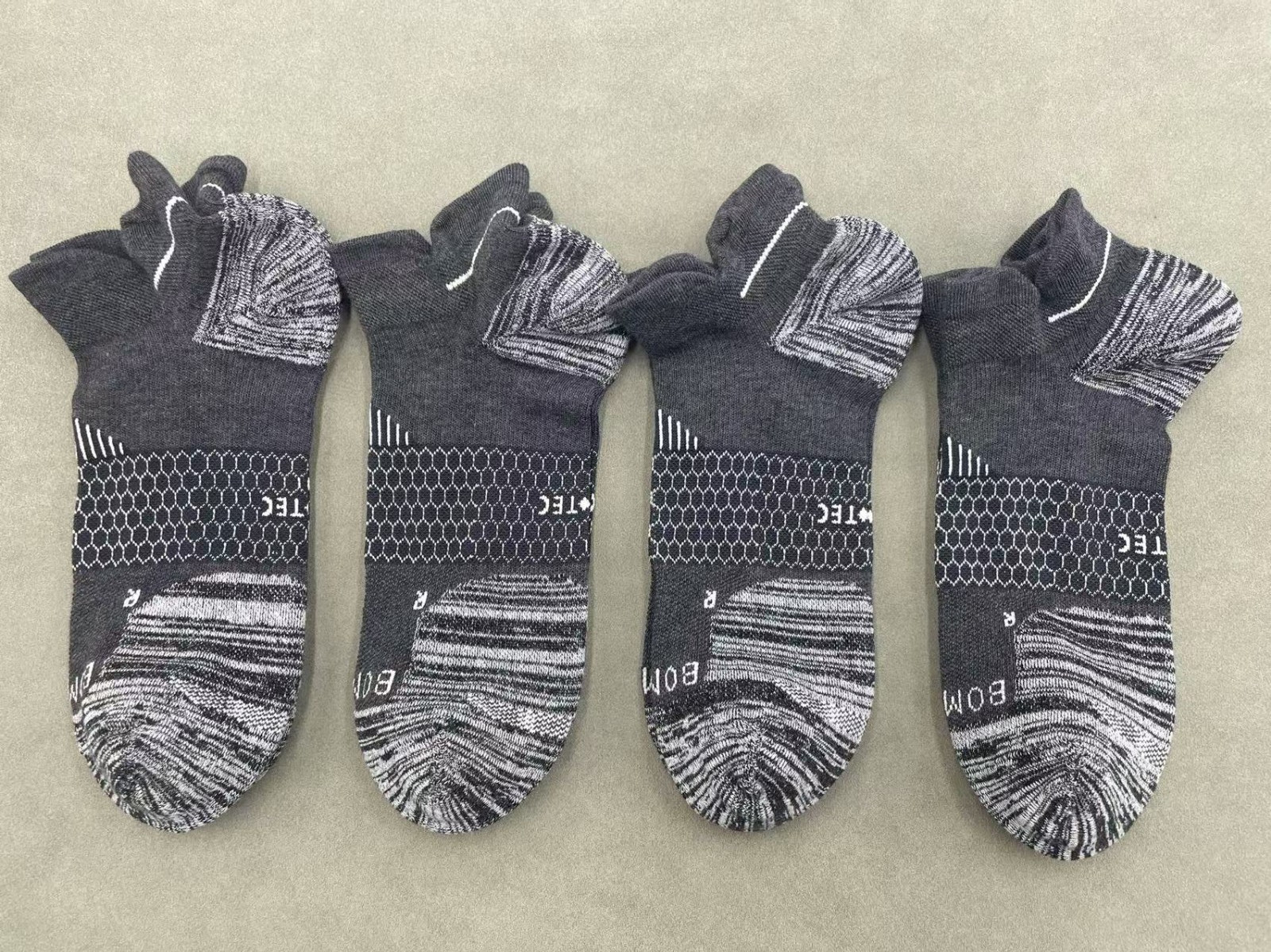 4 pairs BOMBAS Men’s All-Purpose Performance Ankle socks Size Large 9-13 Grey