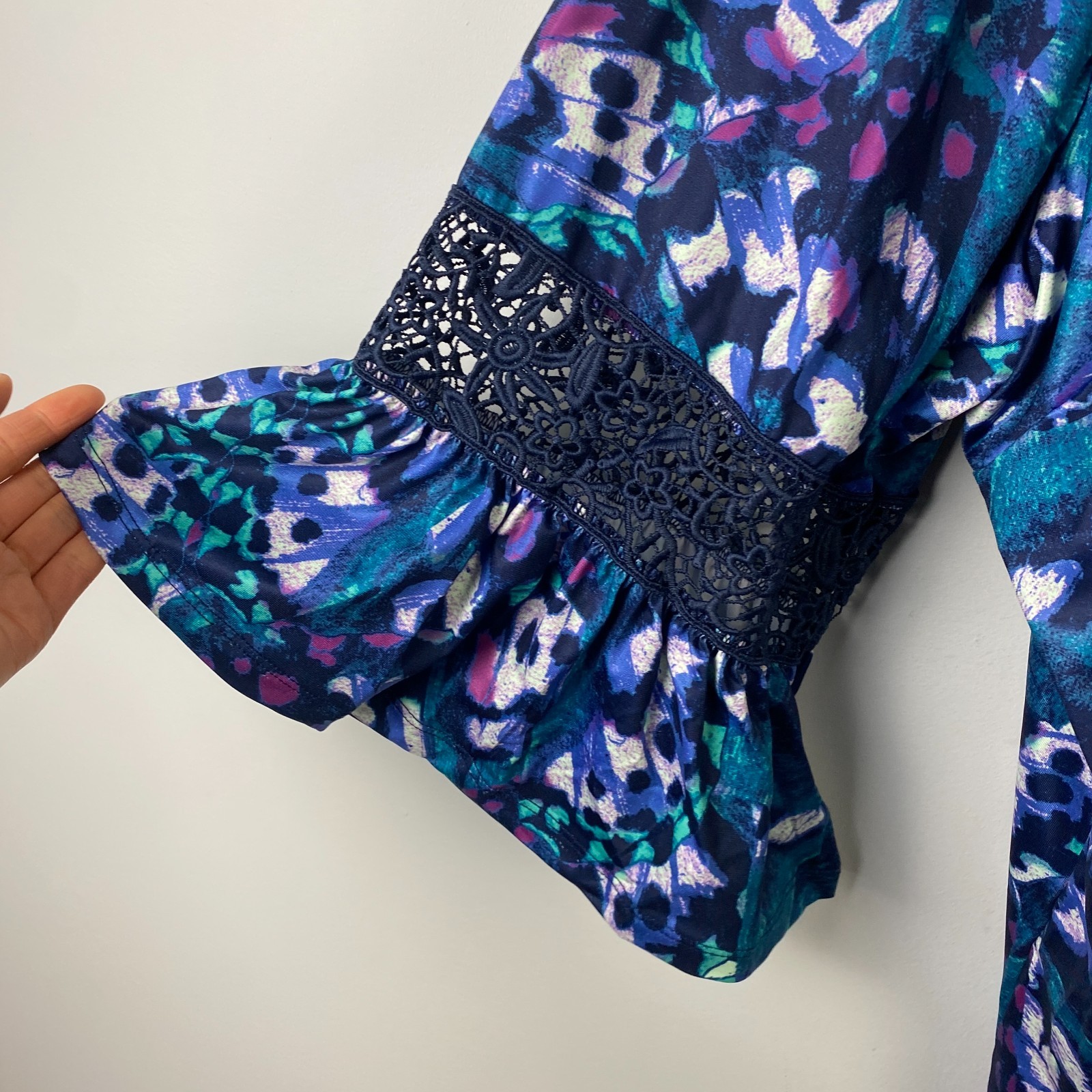 Catherines Dream Drape Bella Crochet Trim Top Size 4X Blue 3/4 Bell Sleeve