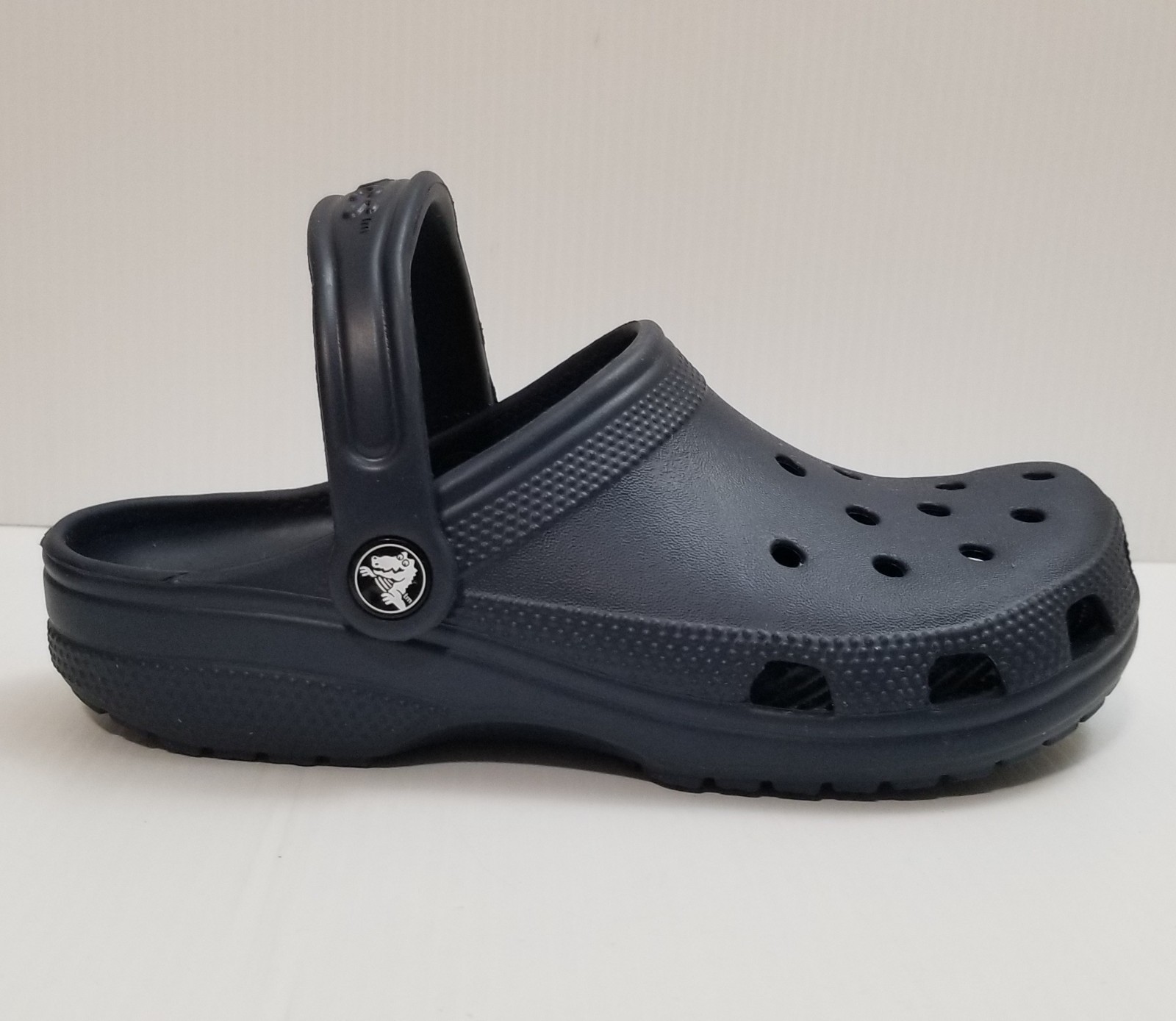Crocs Unisex Navy Blue Classic Clogs Sandals Sz Men 4 Women 6 Slip On Water Shoe