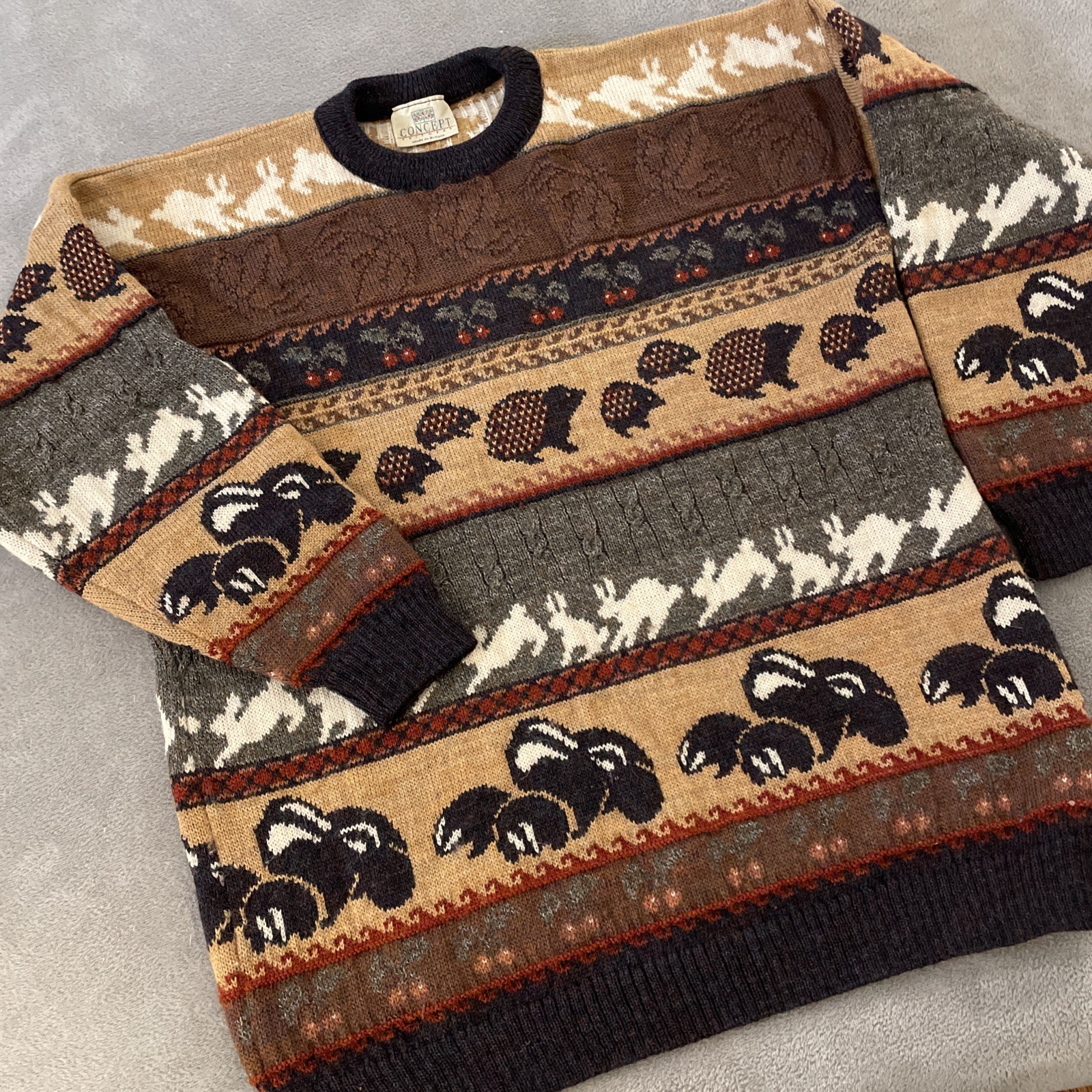 Vintage Concept Knitwear Wool Jumper Made In Britain Adult XL Skunks Hedgehogs