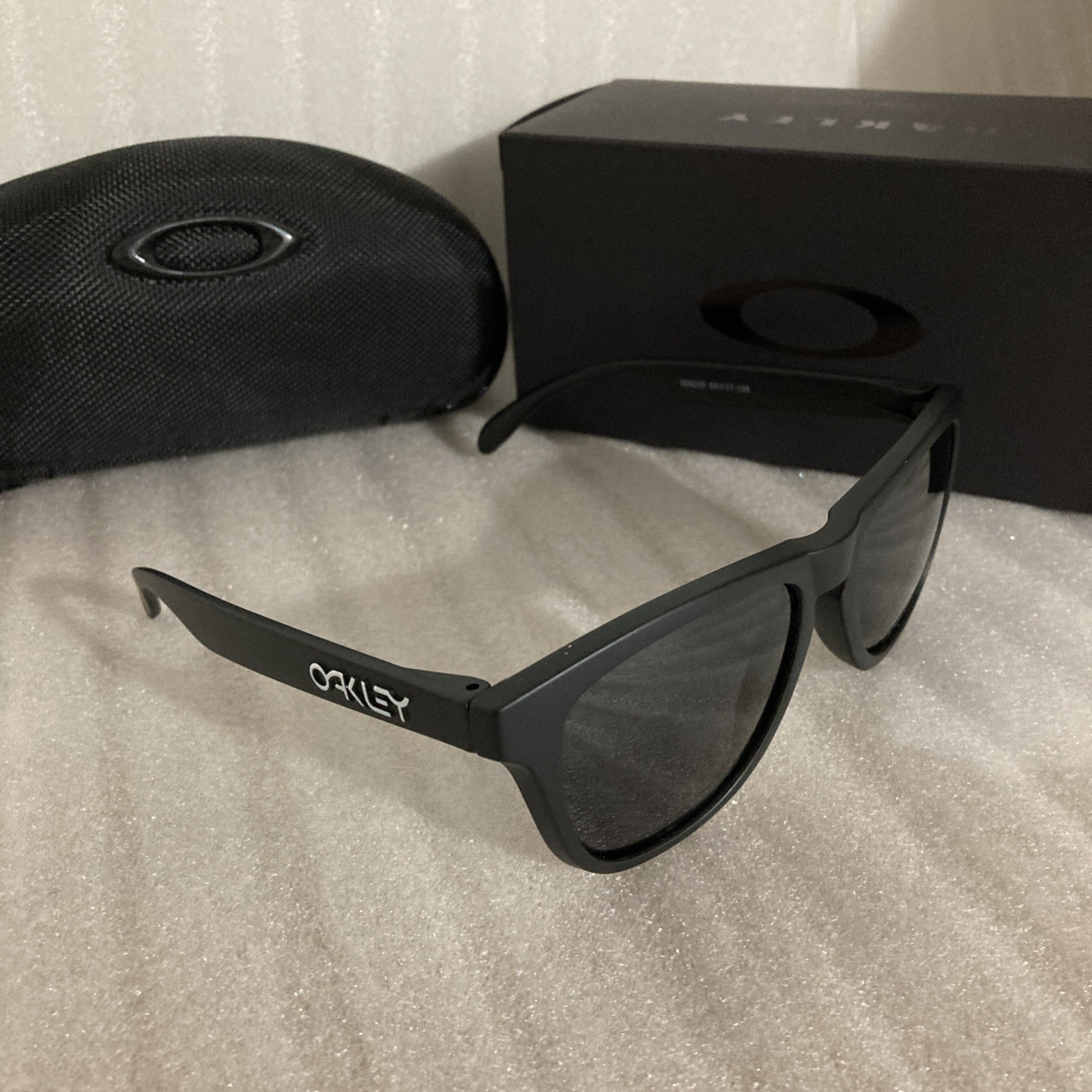 Oakley Frogskins Polarized Lens Square Sunglasses Black Lens New With Case