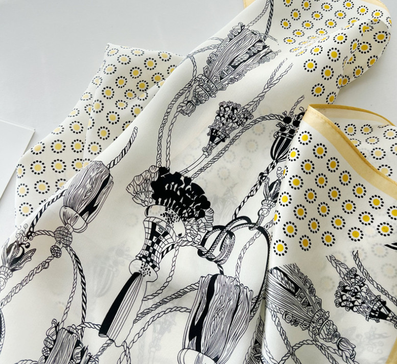 100% Mulberry Silk Scarf Women 26” Square Neckerchief White chain Print Wrap