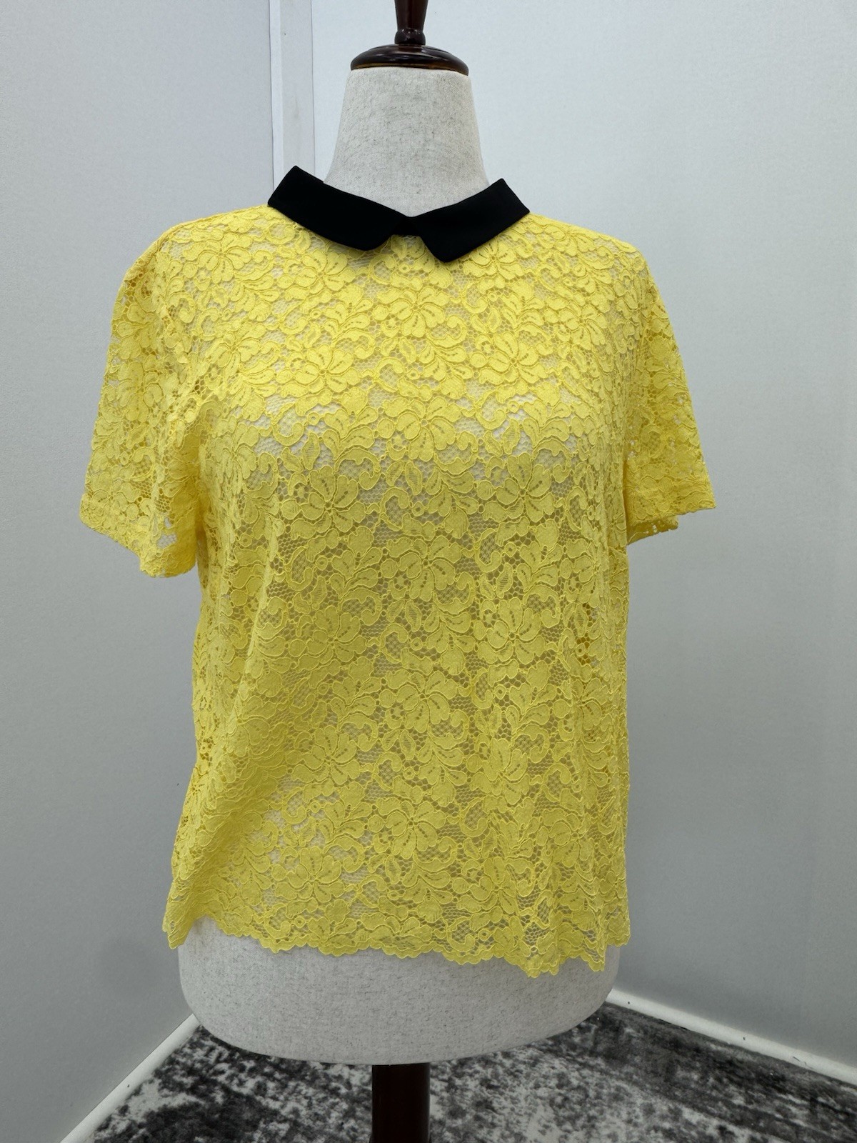 ZARA Vibrant Yellow Lace Shirt With Demure Black Peter Pan Collar Size XL