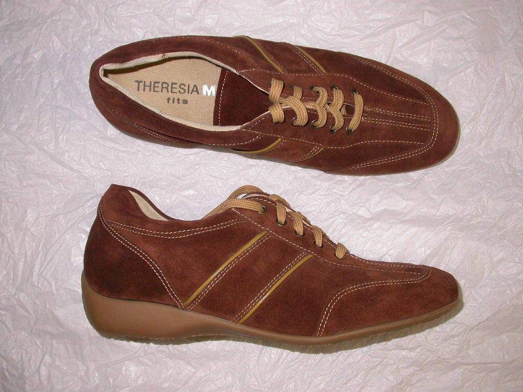 Theresia M. Gwen Brown Suede Laced Shoe 6.5 M