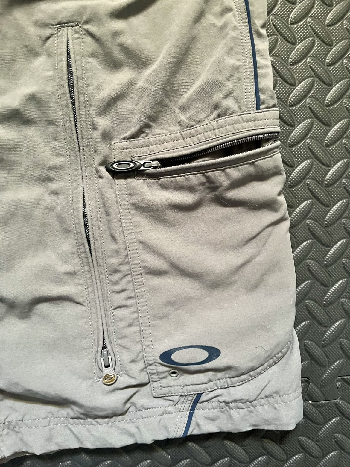 Vintage Oakley Software Red Tag Gray Shorts With Skull Graphic Size XXL