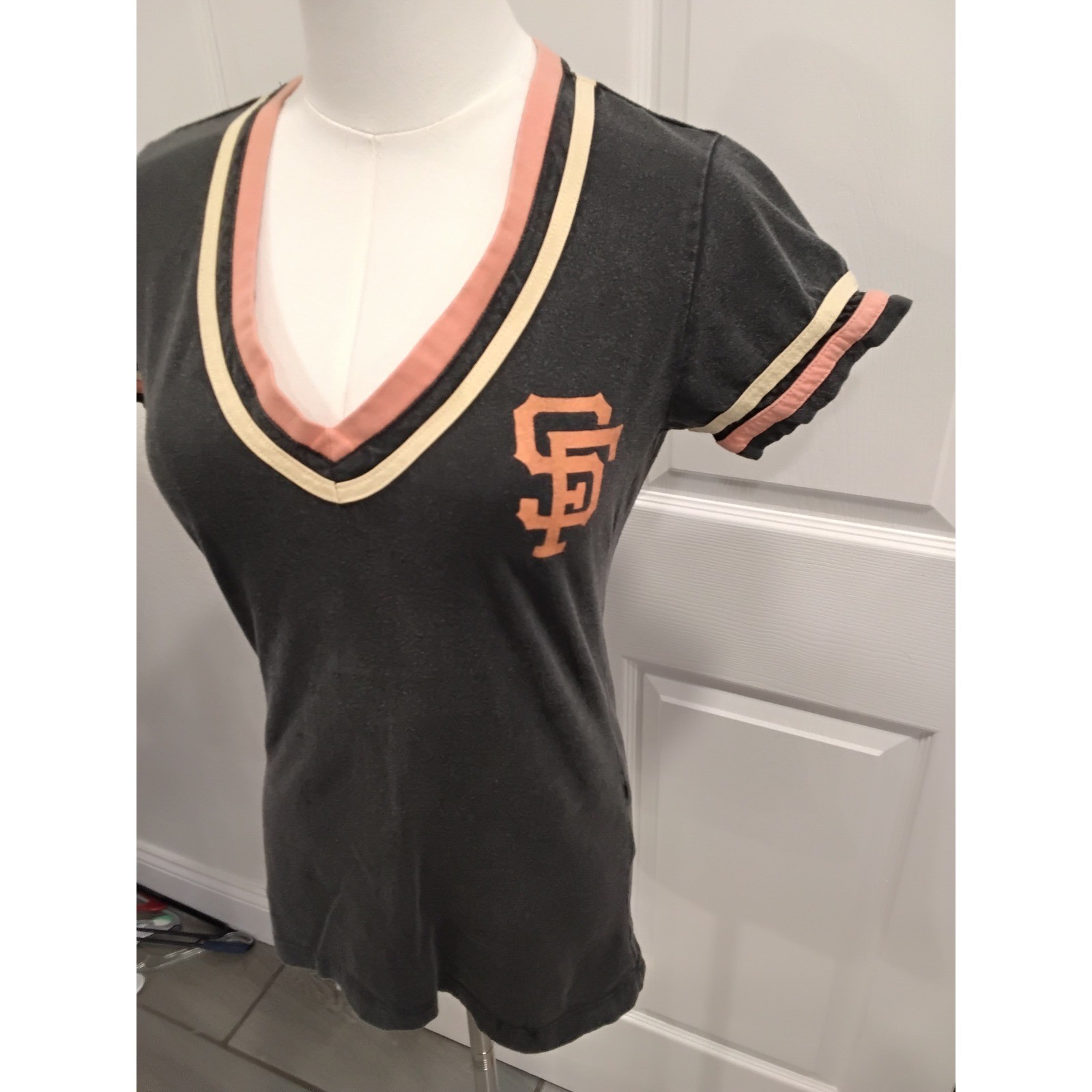 Red Jacket San Francisco Giants MLB V-Neck Ringer T-Shirt Charcoal Grey Orange L