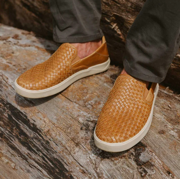 AUTHENTIC OluKai Laeahi Lauhala Men’s Woven Leather Slip On Shoes Fox Comfort