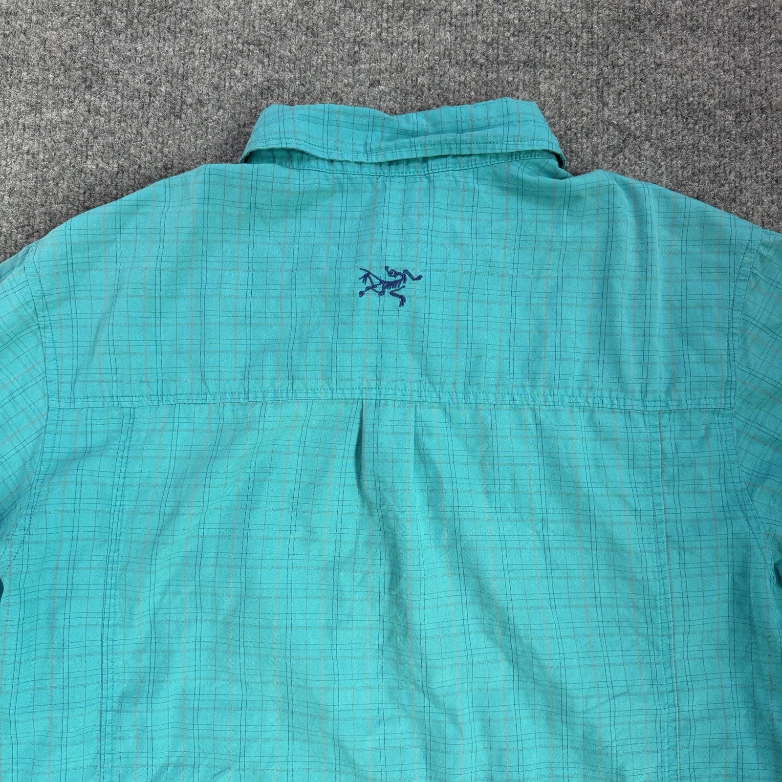 Vintage Arc’teryx Checked Short Sleeve Button Down Camping Shirt Men’s Medium*