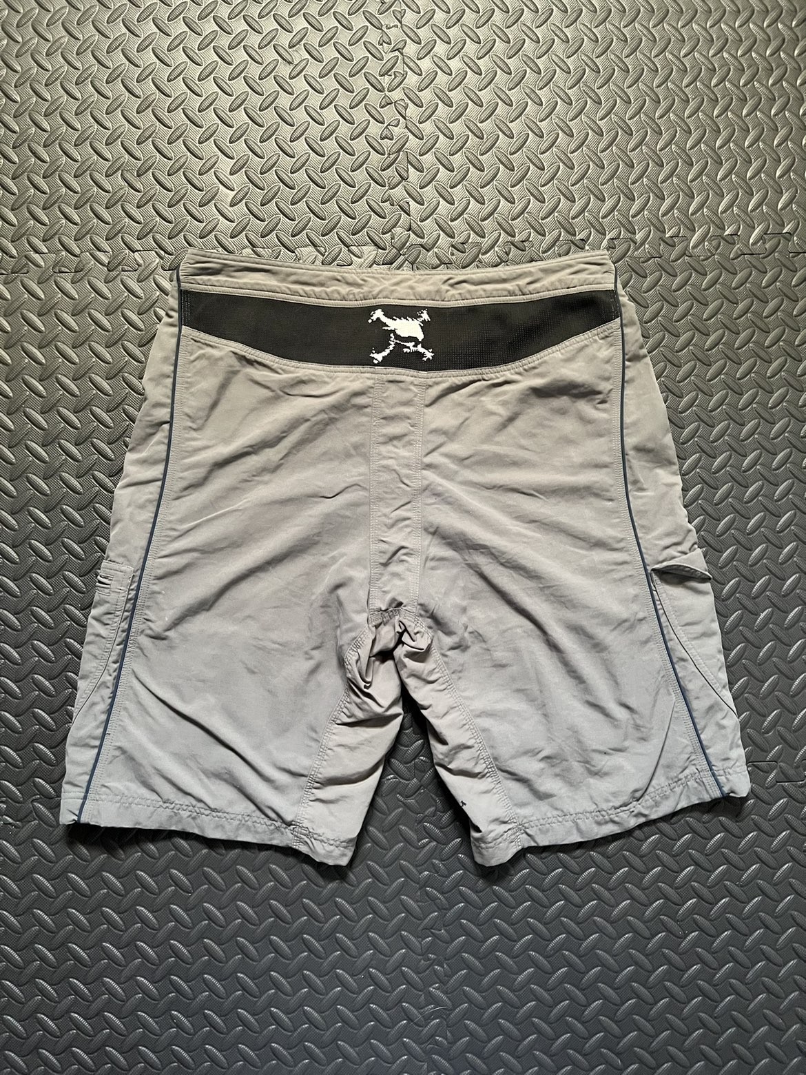 Vintage Oakley Software Red Tag Gray Shorts With Skull Graphic Size XXL